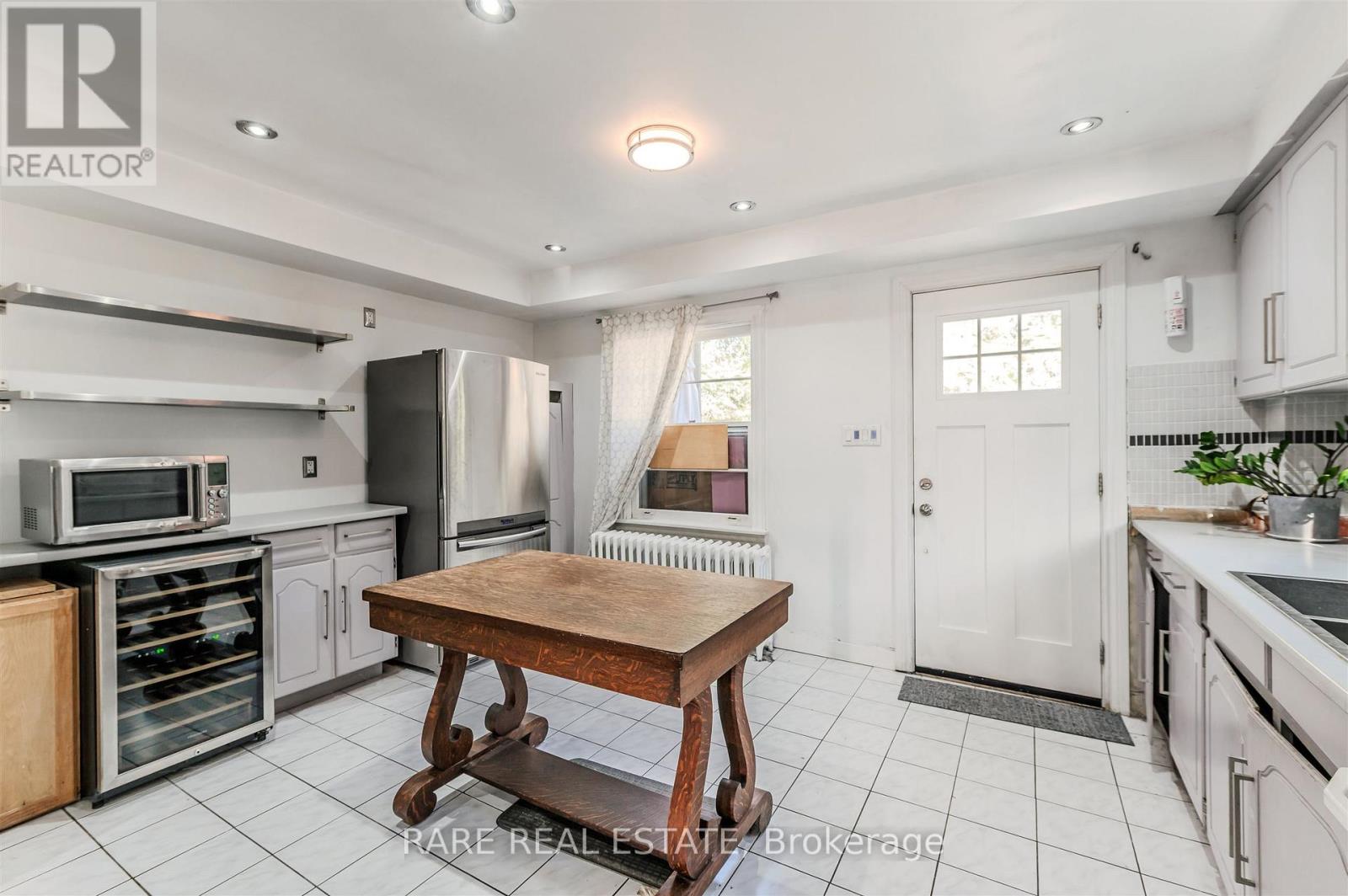 73 Yarrow Road, Toronto, Ontario  M6M 4E4 - Photo 9 - W12450493