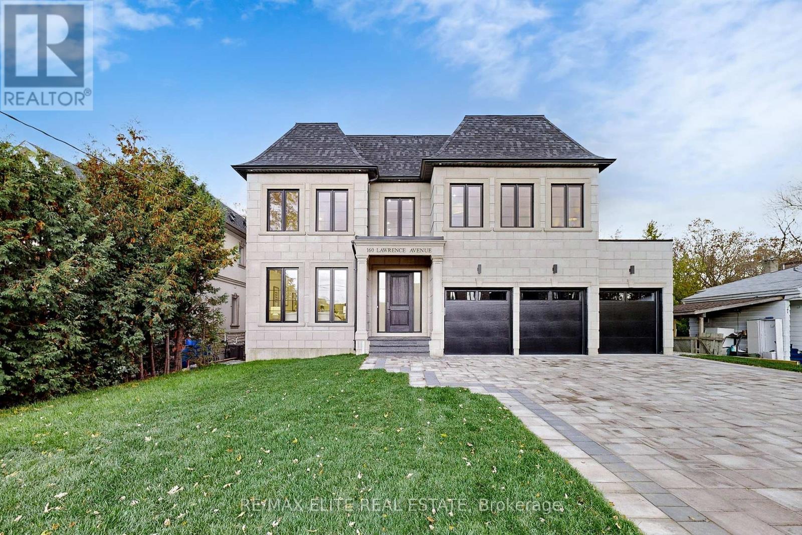 160 LAWRENCE AVENUE, Richmond Hill, Ontario