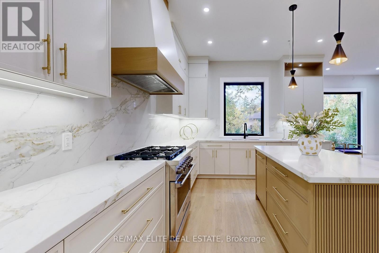 160 Lawrence Avenue, Richmond Hill, Ontario  L4C 1Z5 - Photo 18 - N12480696