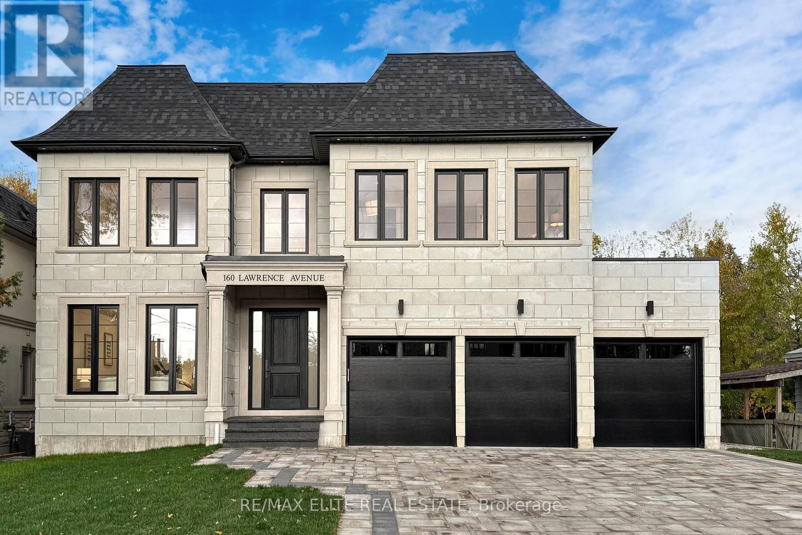 160 Lawrence Avenue, Richmond Hill, Ontario  L4C 1Z5 - Photo 3 - N12480696