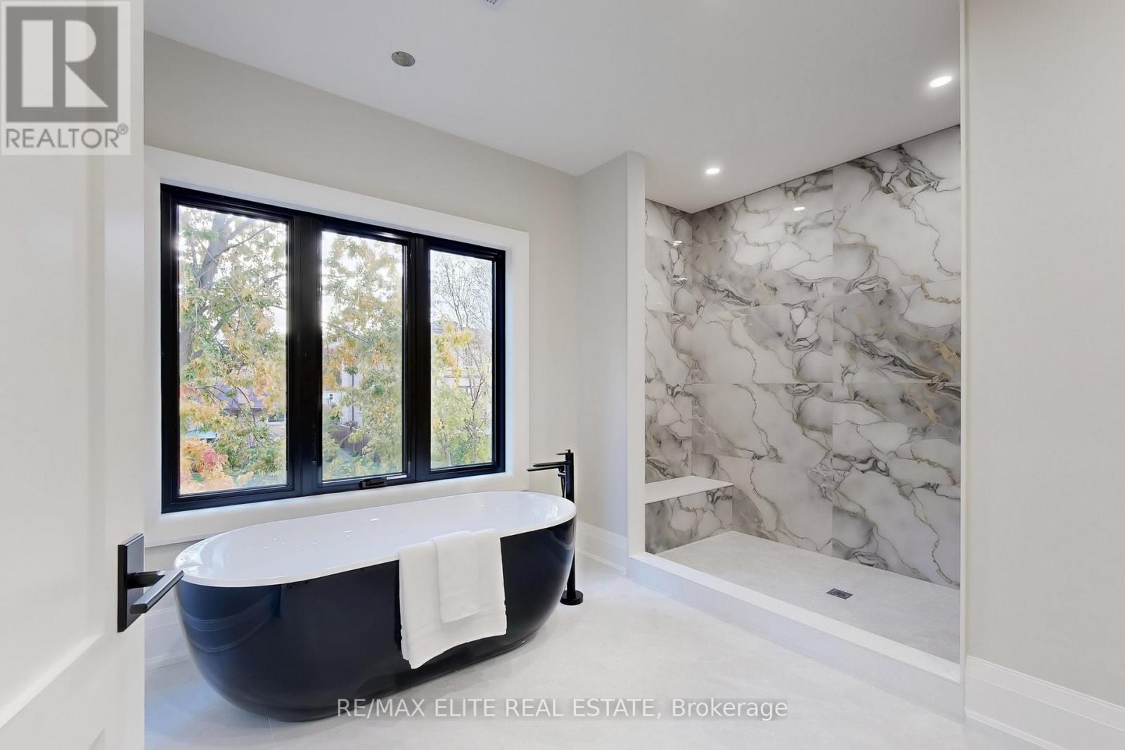 160 Lawrence Avenue, Richmond Hill, Ontario  L4C 1Z5 - Photo 40 - N12480696