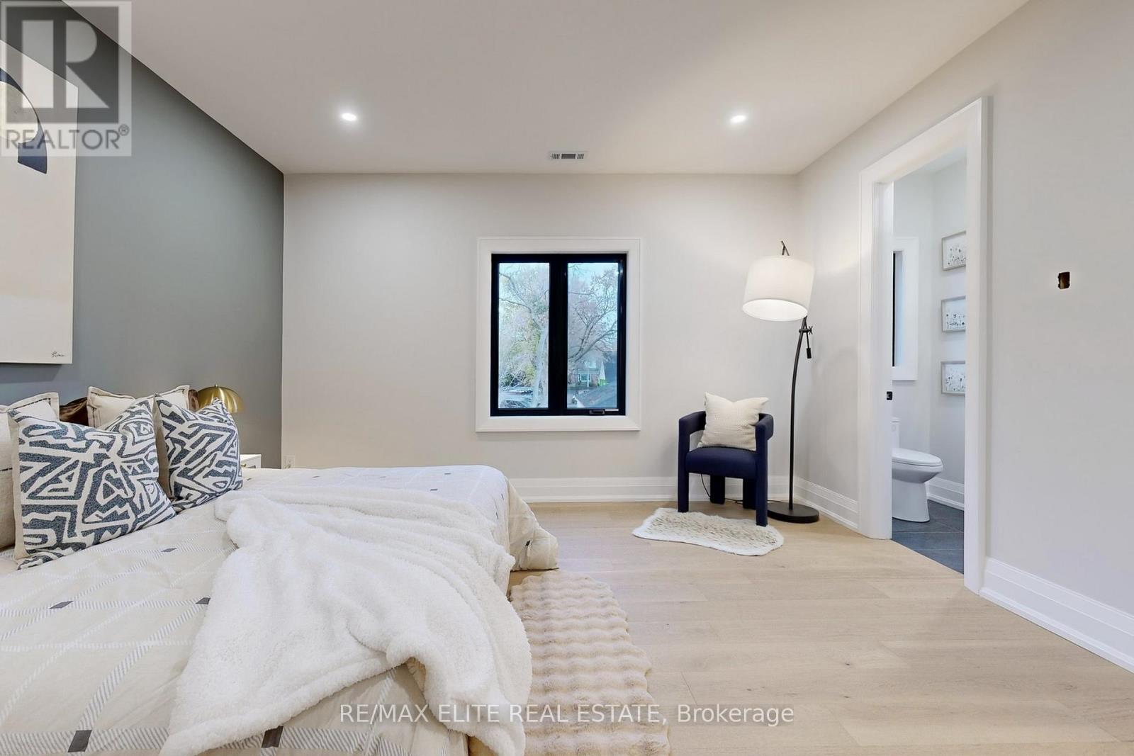 160 Lawrence Avenue, Richmond Hill, Ontario  L4C 1Z5 - Photo 42 - N12480696