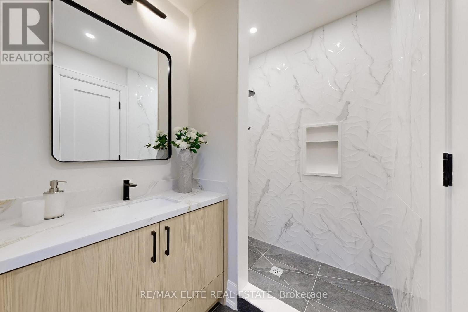 160 Lawrence Avenue, Richmond Hill, Ontario  L4C 1Z5 - Photo 43 - N12480696