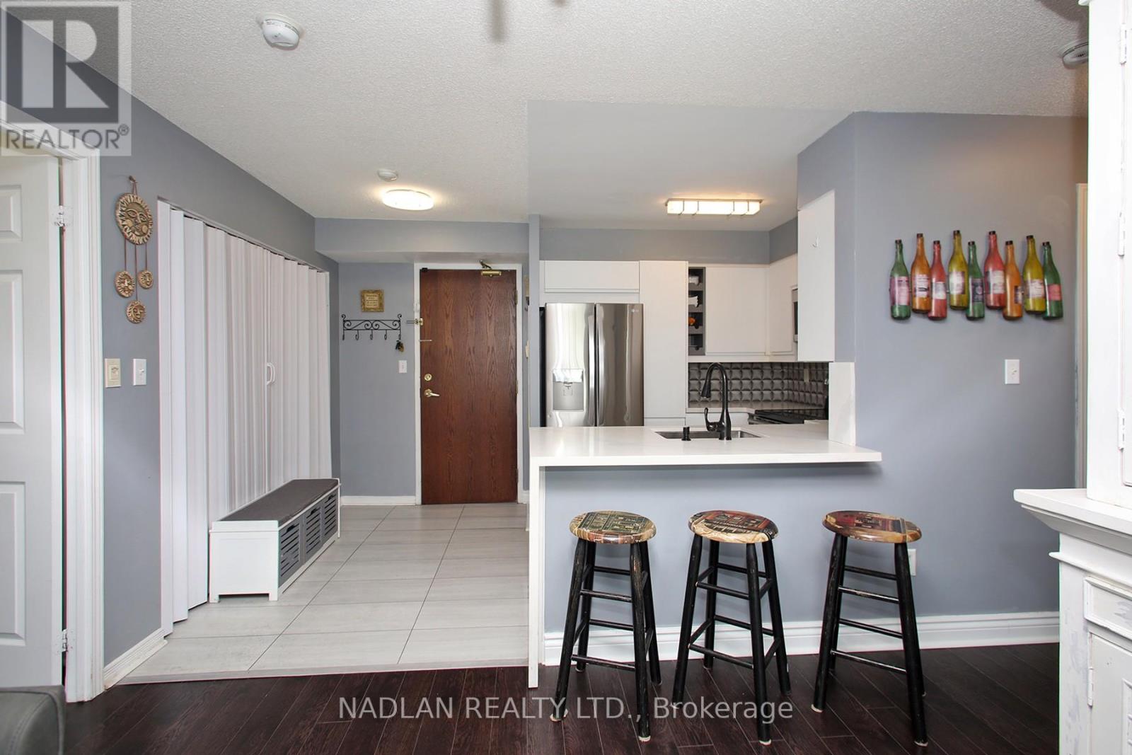 615 - 39 Oneida Crescent, Richmond Hill, Ontario  L4B 4T9 - Photo 6 - N12480752