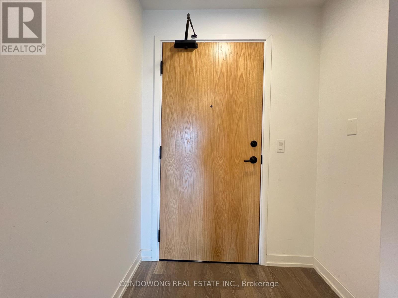 1202 - 8 Beverley Glen Boulevard, Vaughan, Ontario  L4J 0L5 - Photo 2 - N12480762