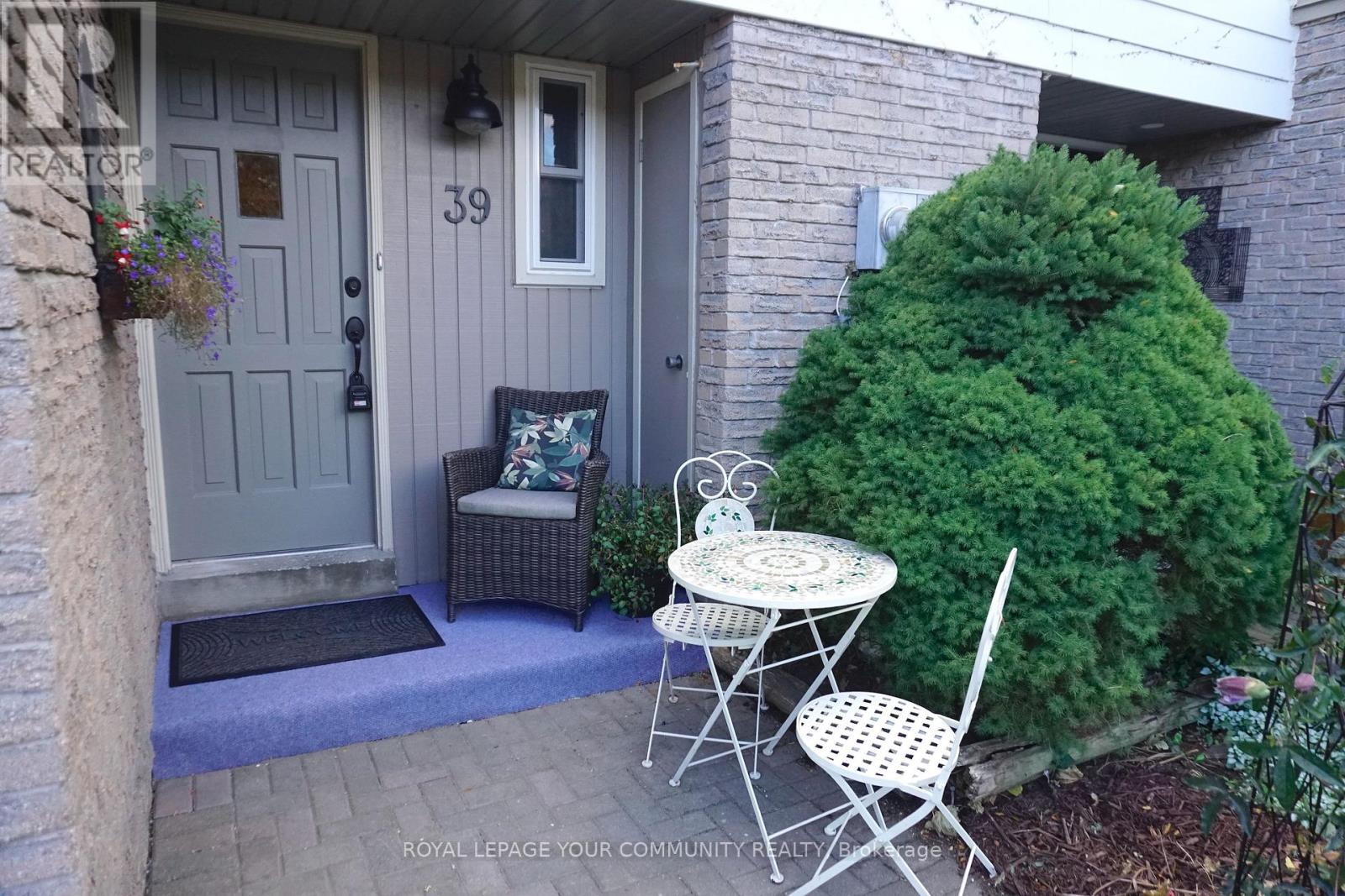 39 Knightsbridge Way, Markham, Ontario  L3P 3W6 - Photo 2 - N12480765