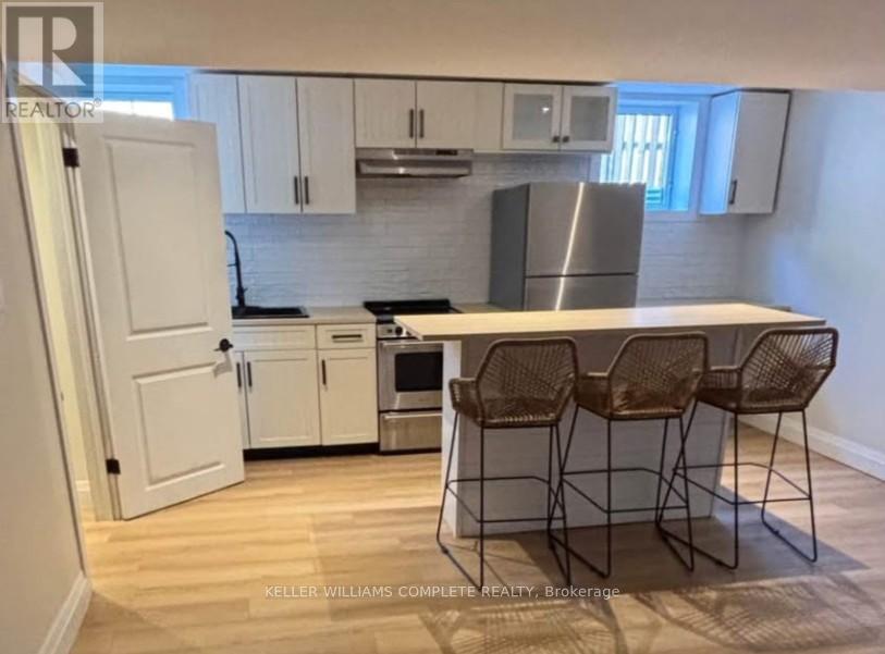 2 - 4 Bankfield Crescent, Hamilton, Ontario  L8J 0B9 - Photo 2 - X12389554