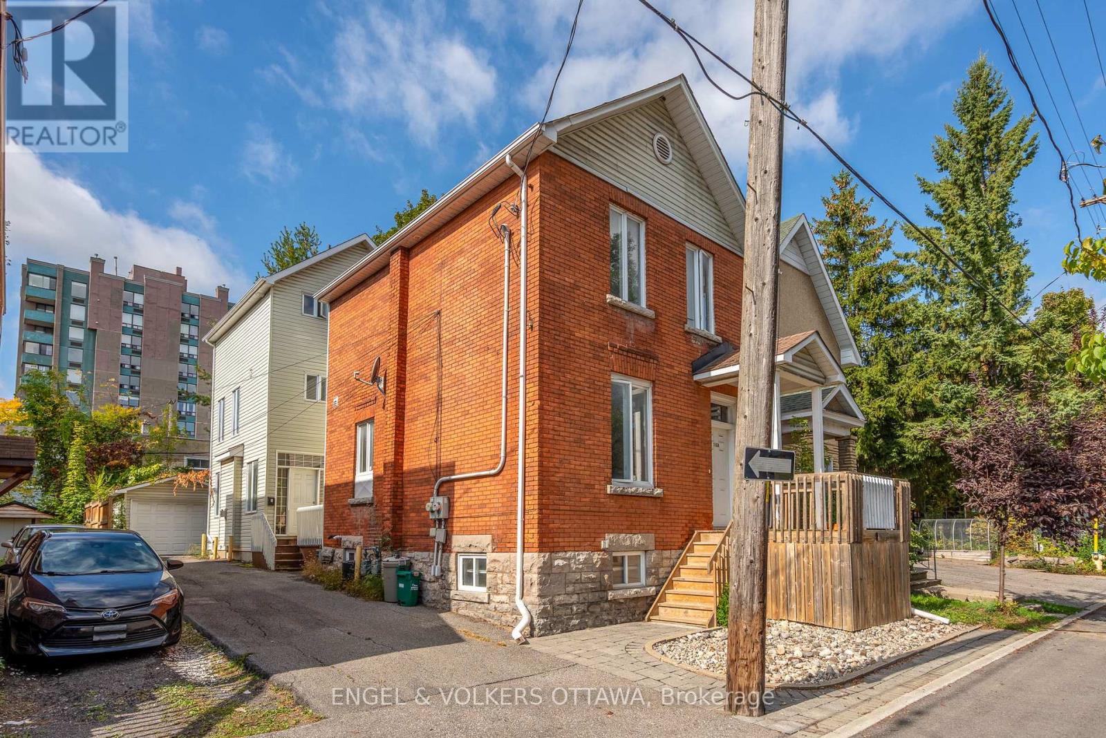 A & B - 116 CAMBRIDGE STREET N, Ottawa, Ontario
