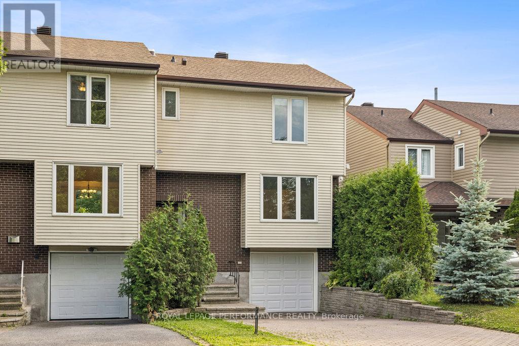 8 GILLESPIE CRESCENT, Ottawa, Ontario