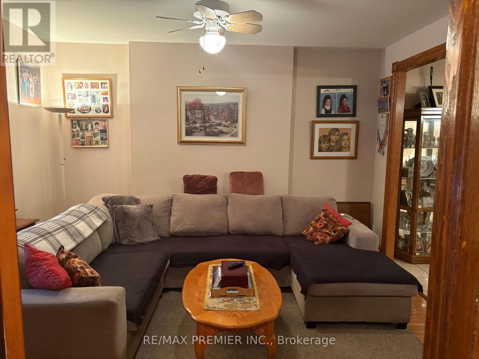 8 Normanna Avenue, Toronto, Ontario  M6C 1H2 - Photo 5 - C12480637