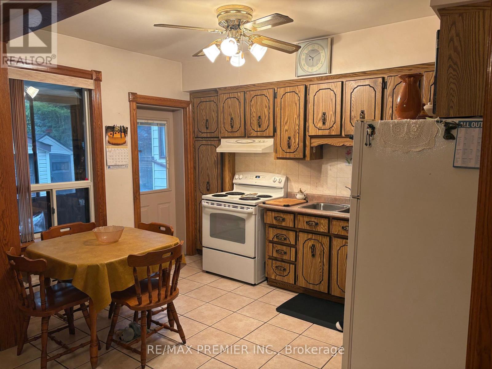 8 Normanna Avenue, Toronto, Ontario  M6C 1H2 - Photo 6 - C12480637