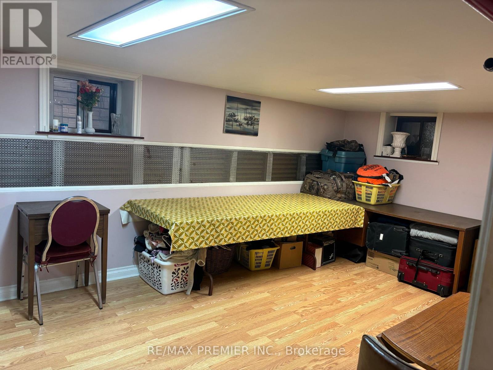 8 Normanna Avenue, Toronto, Ontario  M6C 1H2 - Photo 10 - C12480637