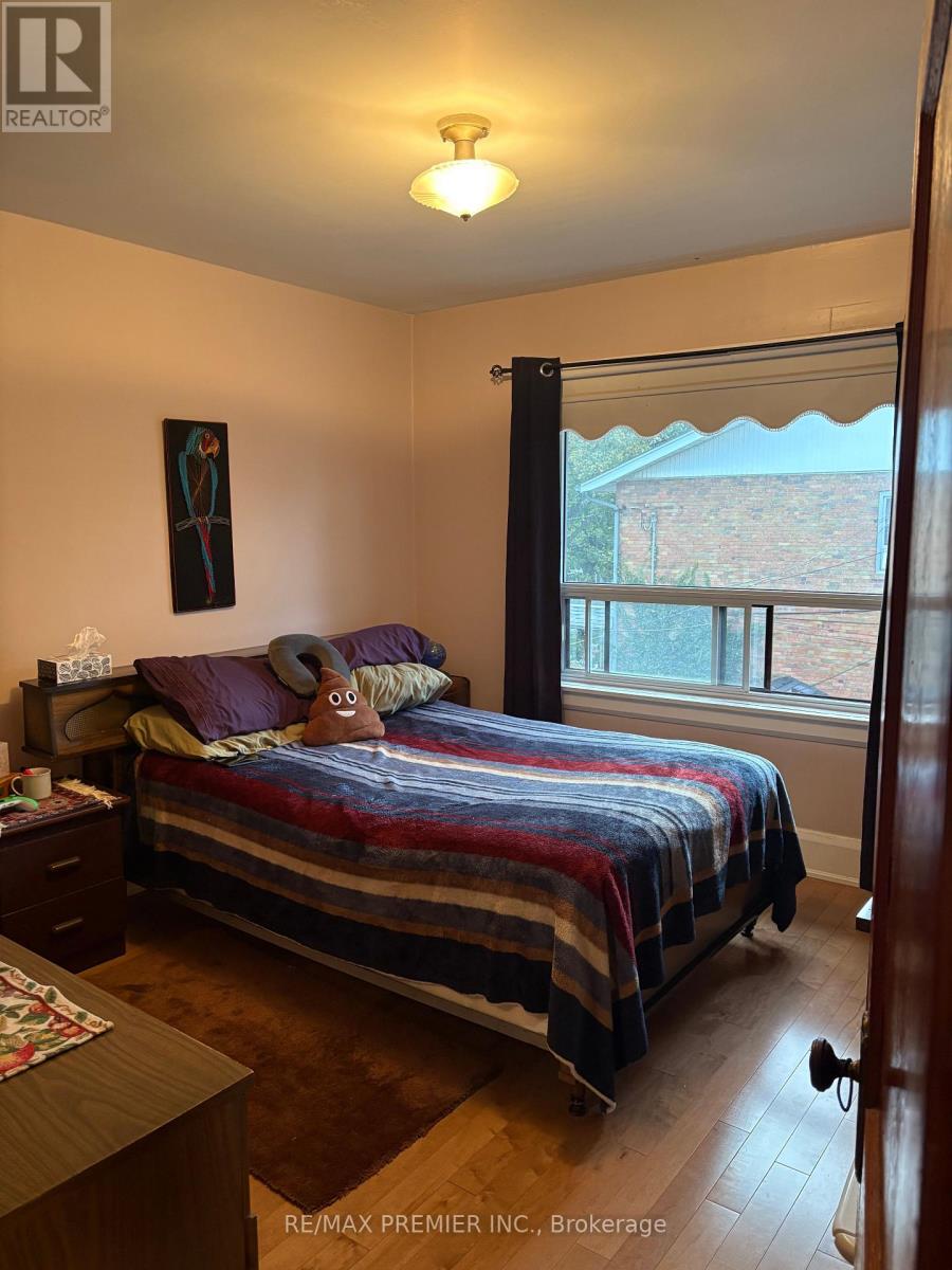 8 Normanna Avenue, Toronto, Ontario  M6C 1H2 - Photo 8 - C12480637
