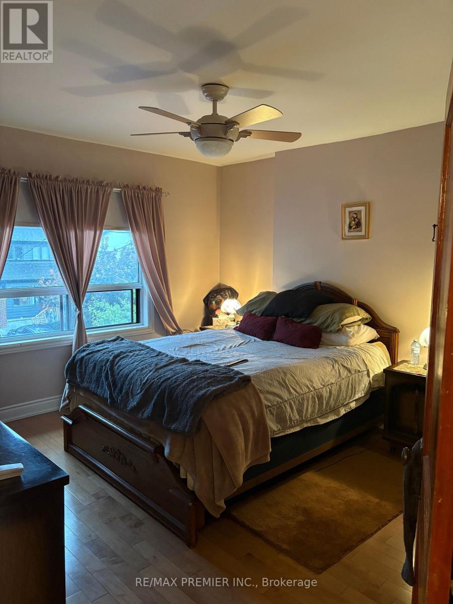 8 Normanna Avenue, Toronto, Ontario  M6C 1H2 - Photo 7 - C12480637