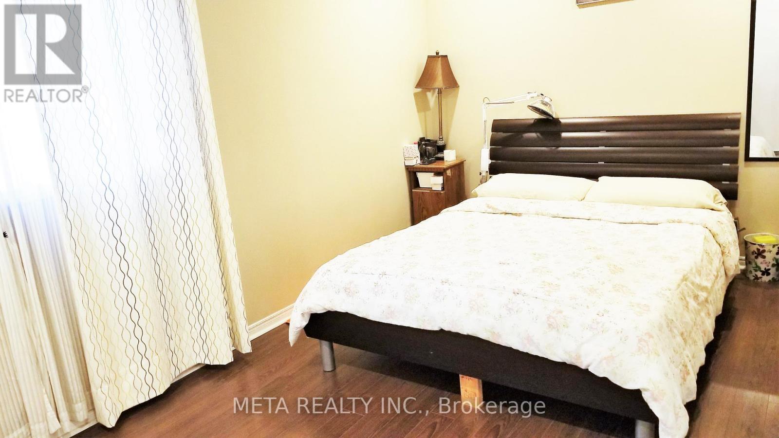 108 Lent Crescent, Brampton, Ontario  L6Y 4X7 - Photo 4 - W12480688