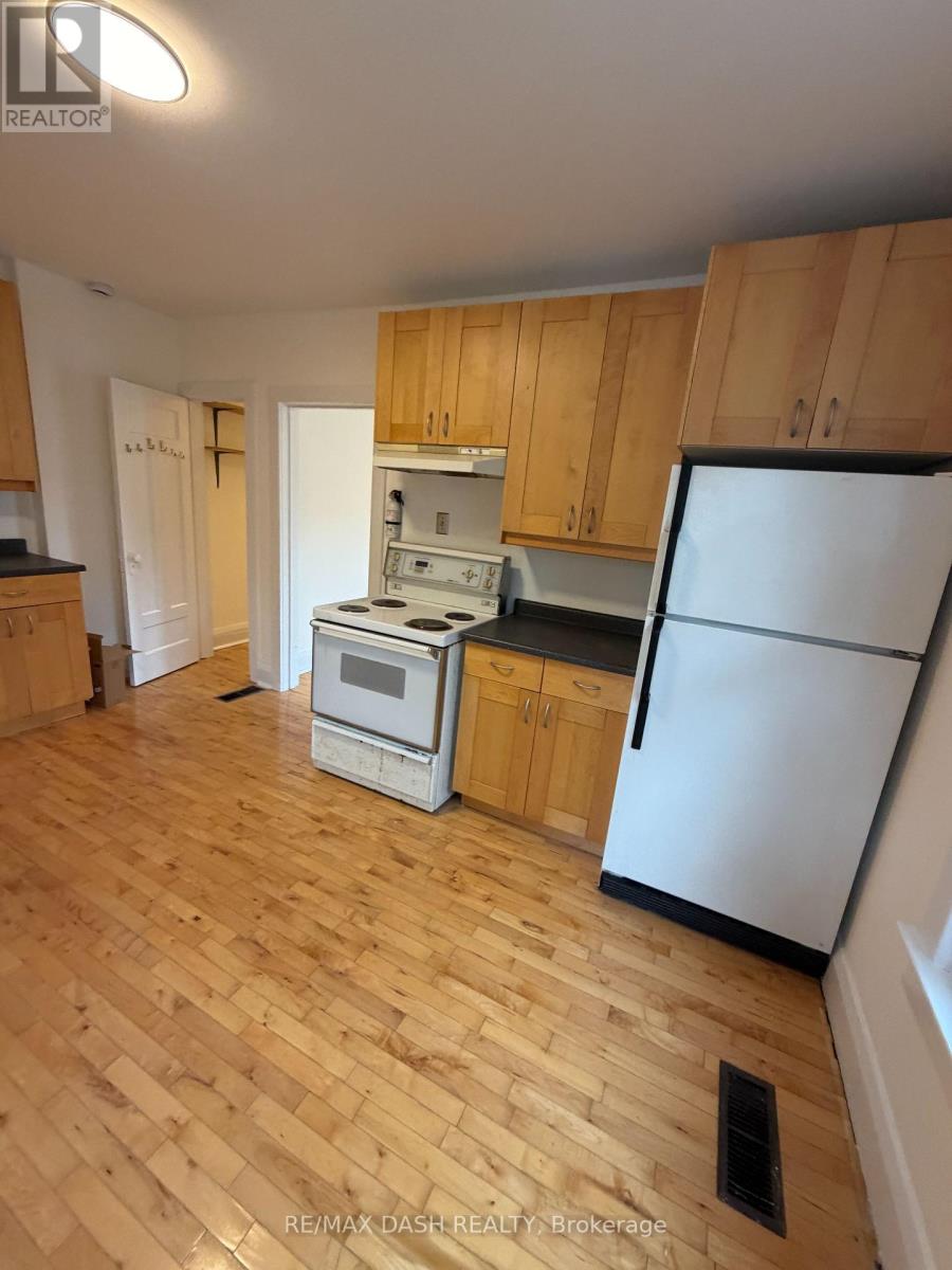 Main - 54 Galley Avenue, Toronto, Ontario  M6R 1G8 - Photo 11 - W12480694
