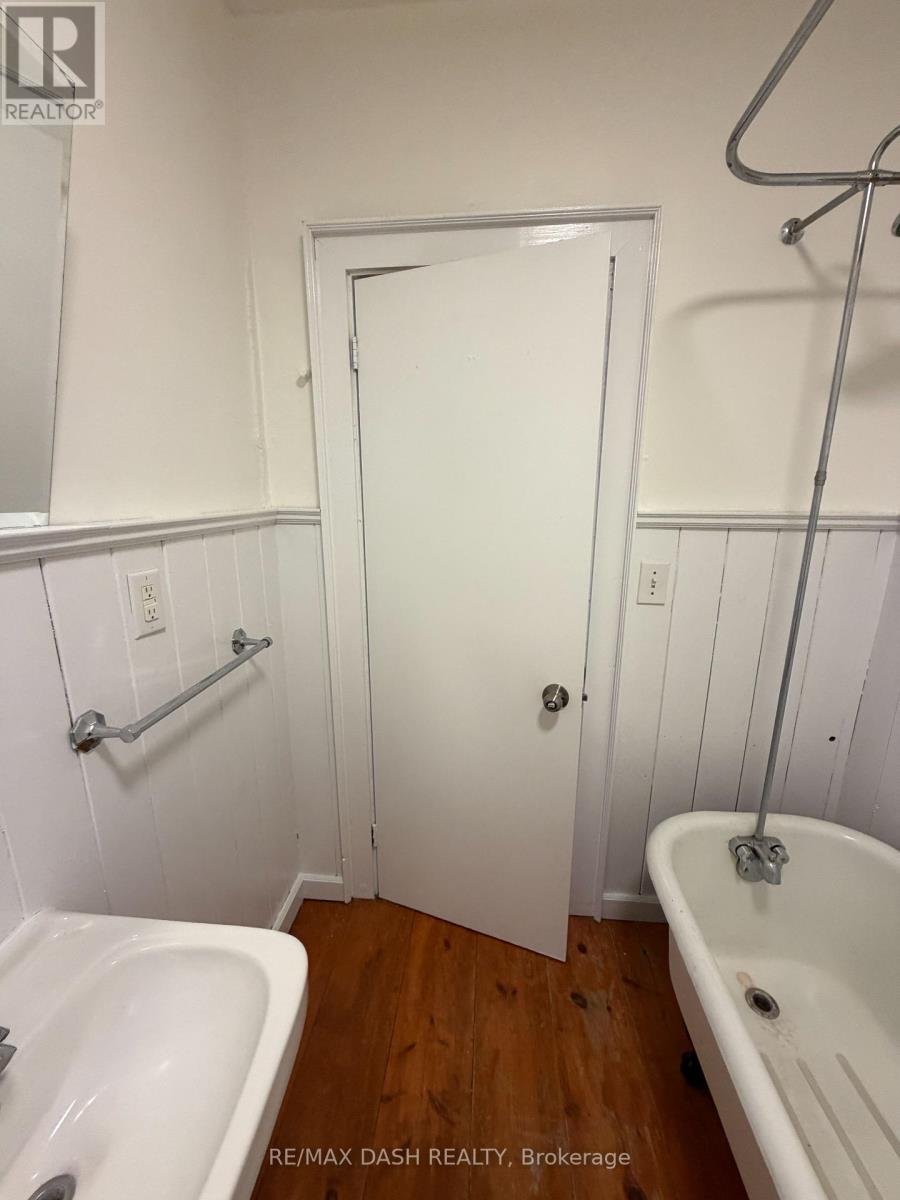 Main - 54 Galley Avenue, Toronto, Ontario  M6R 1G8 - Photo 6 - W12480694
