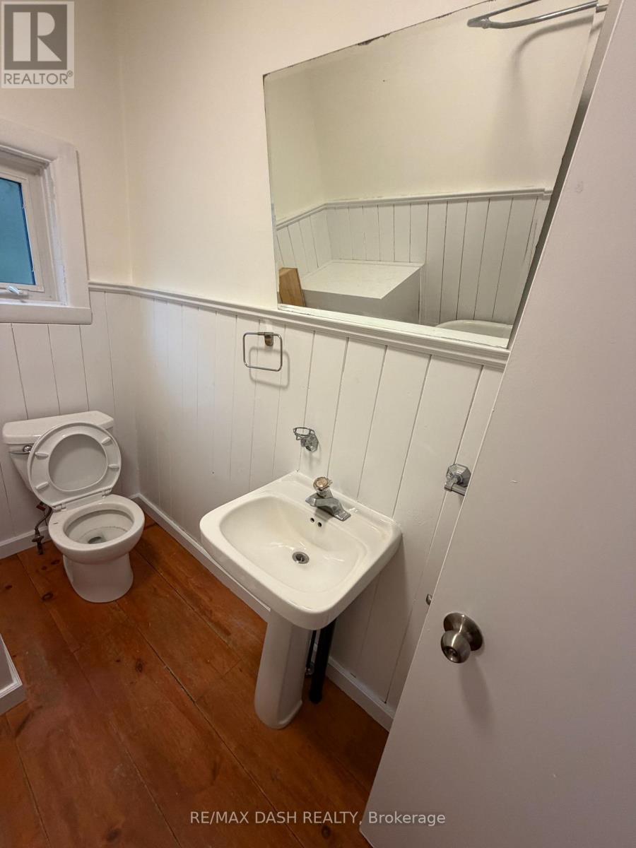 Main - 54 Galley Avenue, Toronto, Ontario  M6R 1G8 - Photo 7 - W12480694