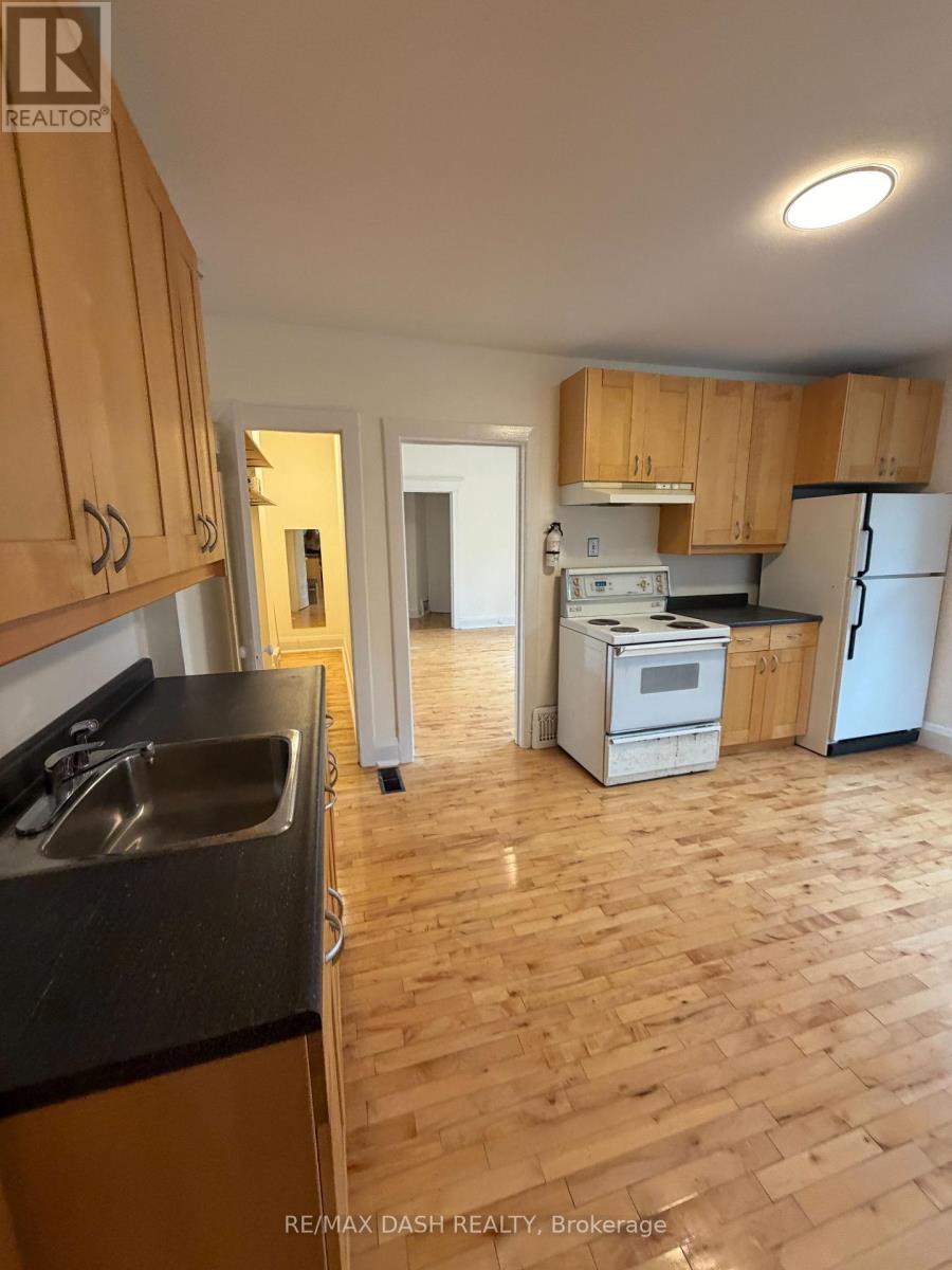 Main - 54 Galley Avenue, Toronto, Ontario  M6R 1G8 - Photo 8 - W12480694