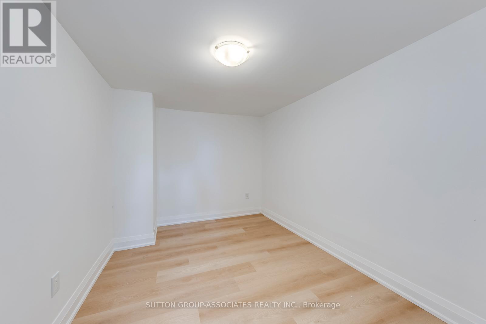 359 Harvie Avenue, Toronto, Ontario  M6E 4L6 - Photo 14 - W12480707