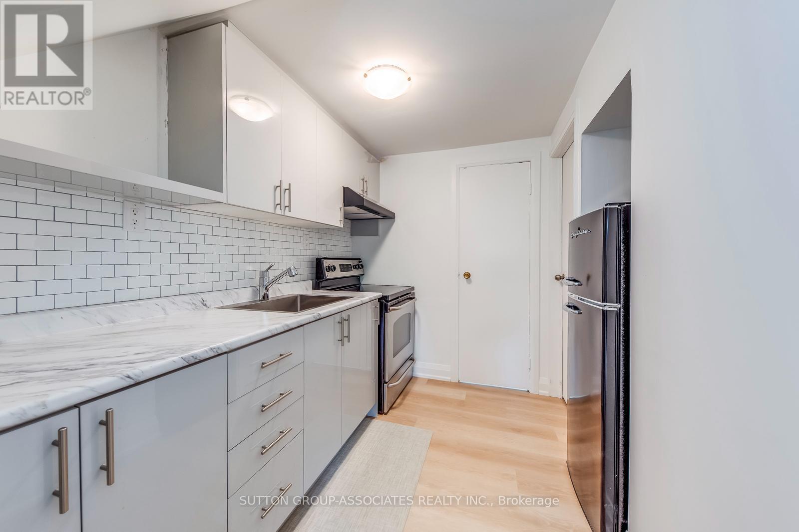 359 Harvie Avenue, Toronto, Ontario  M6E 4L6 - Photo 15 - W12480707