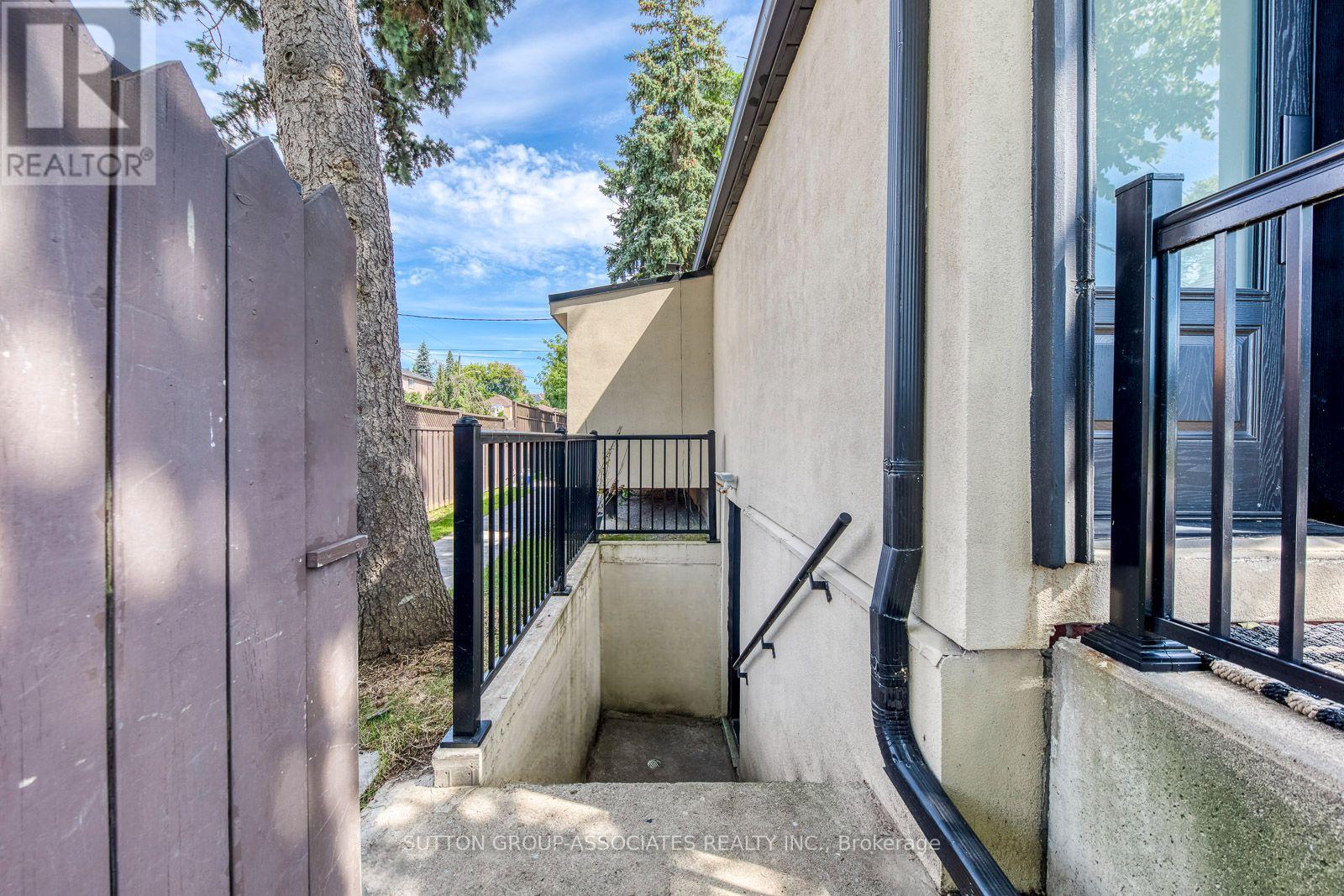 359 Harvie Avenue, Toronto, Ontario  M6E 4L6 - Photo 18 - W12480707
