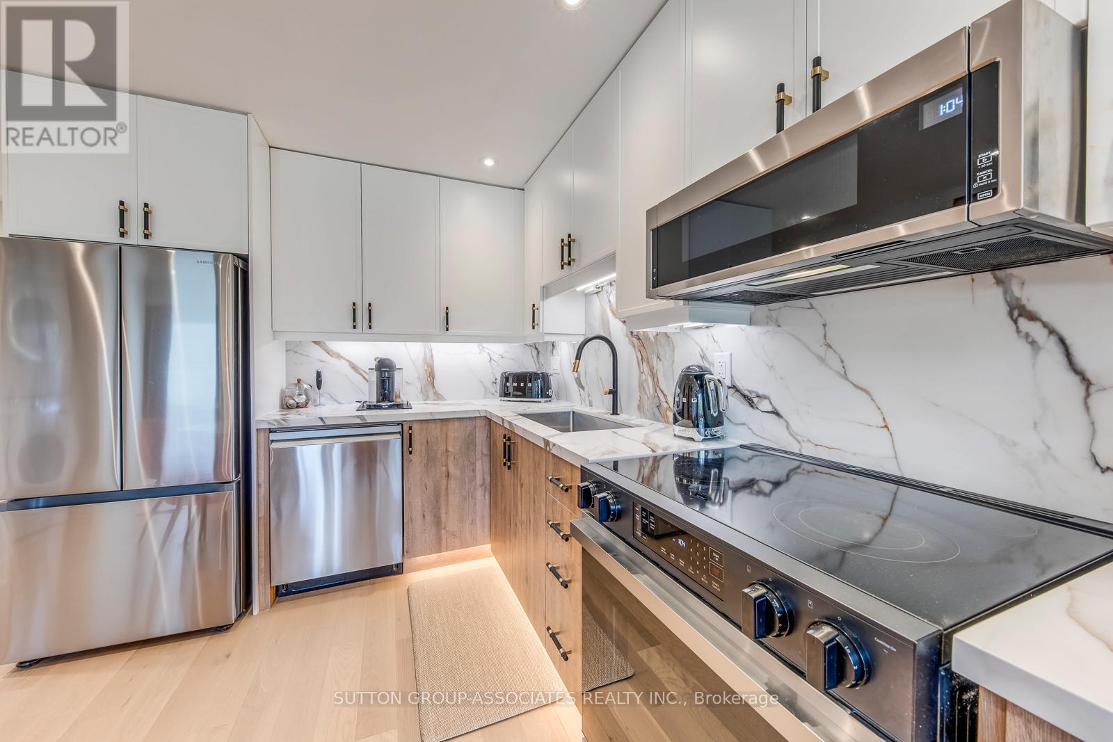 359 Harvie Avenue, Toronto, Ontario  M6E 4L6 - Photo 4 - W12480707
