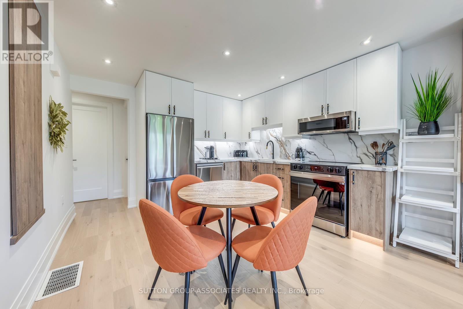 359 Harvie Avenue, Toronto, Ontario  M6E 4L6 - Photo 6 - W12480707