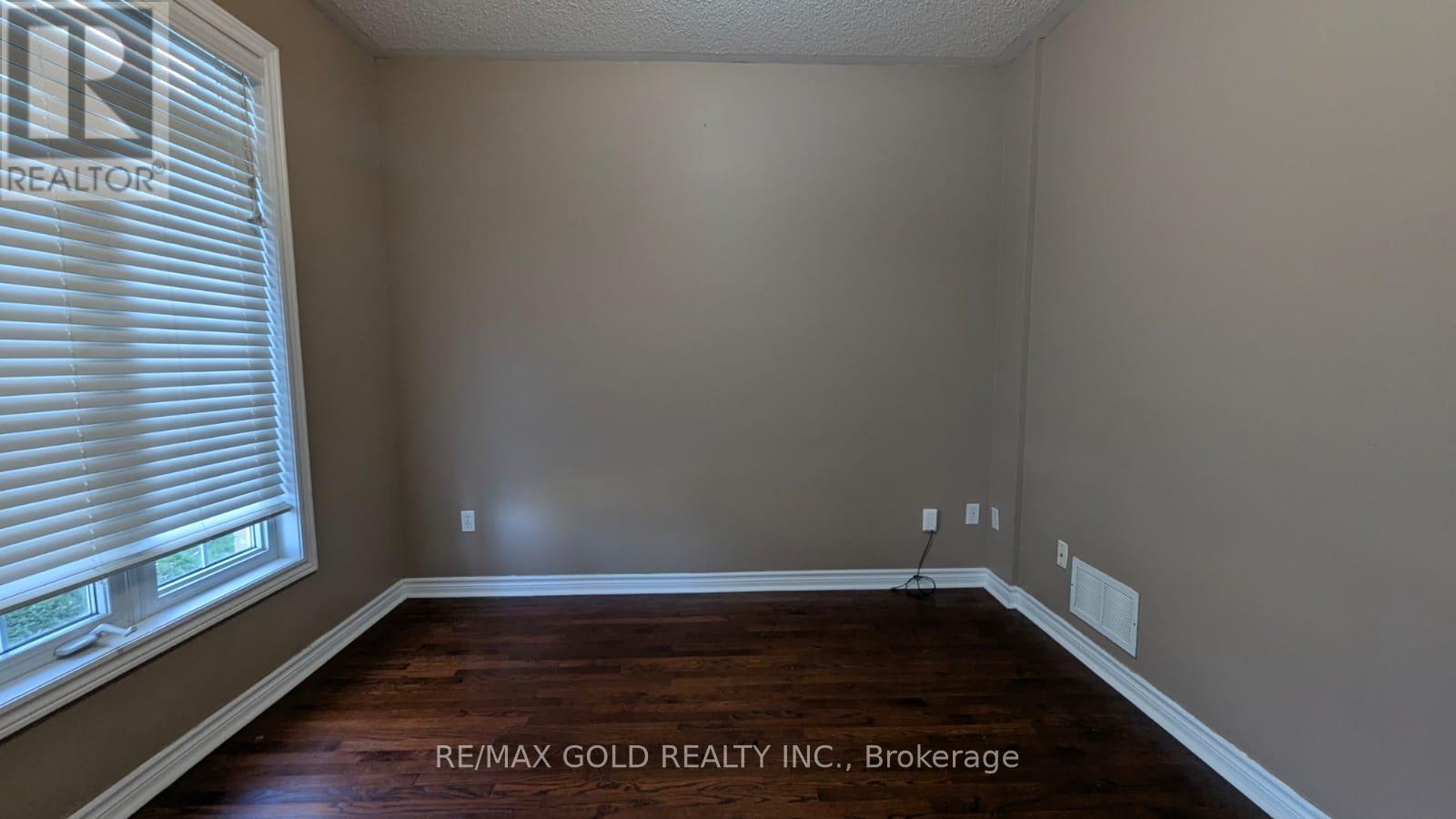 3 Borneo Crescent, Brampton, Ontario  L6R 3C7 - Photo 4 - W12480726