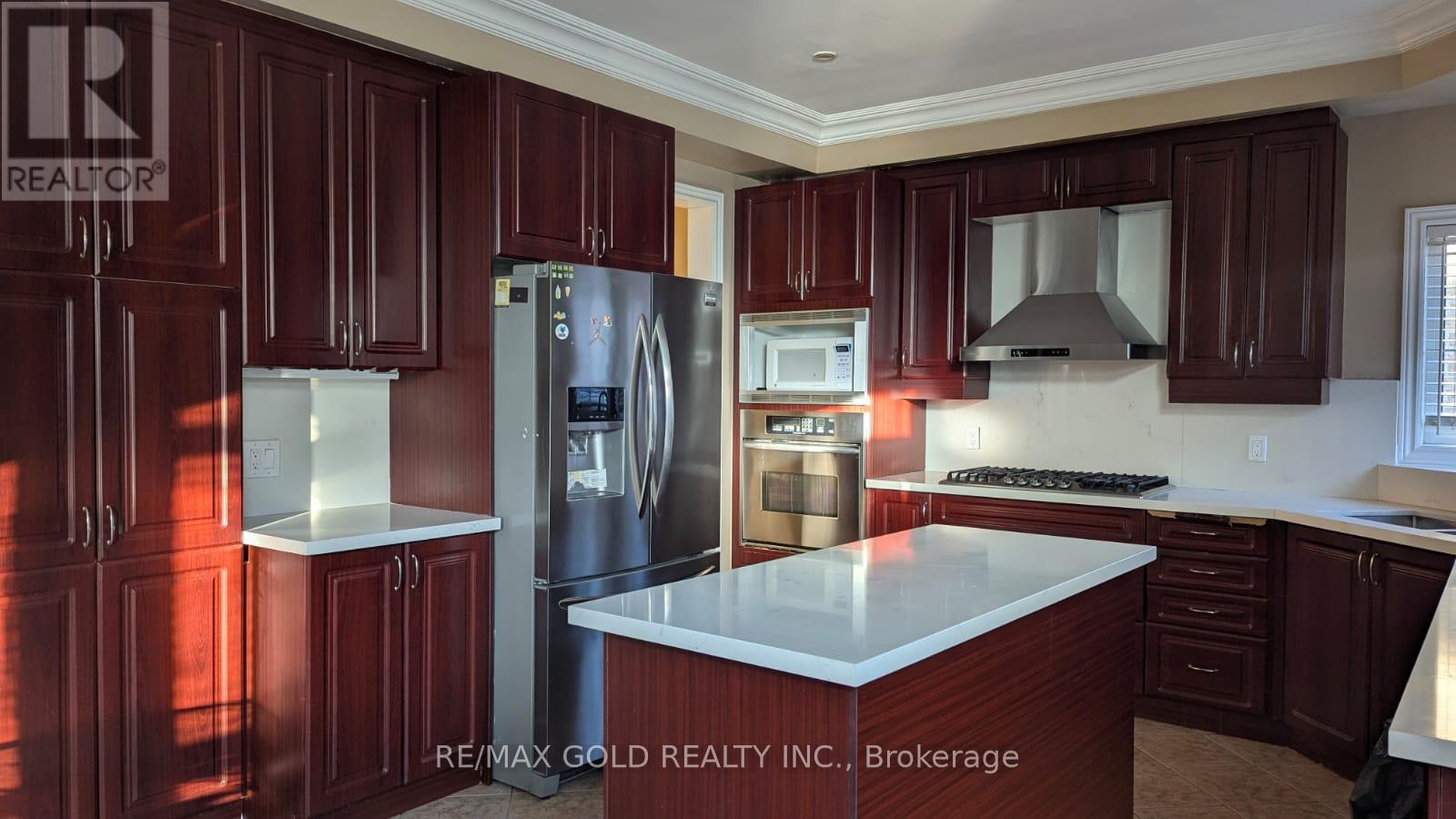 3 Borneo Crescent, Brampton, Ontario  L6R 3C7 - Photo 7 - W12480726