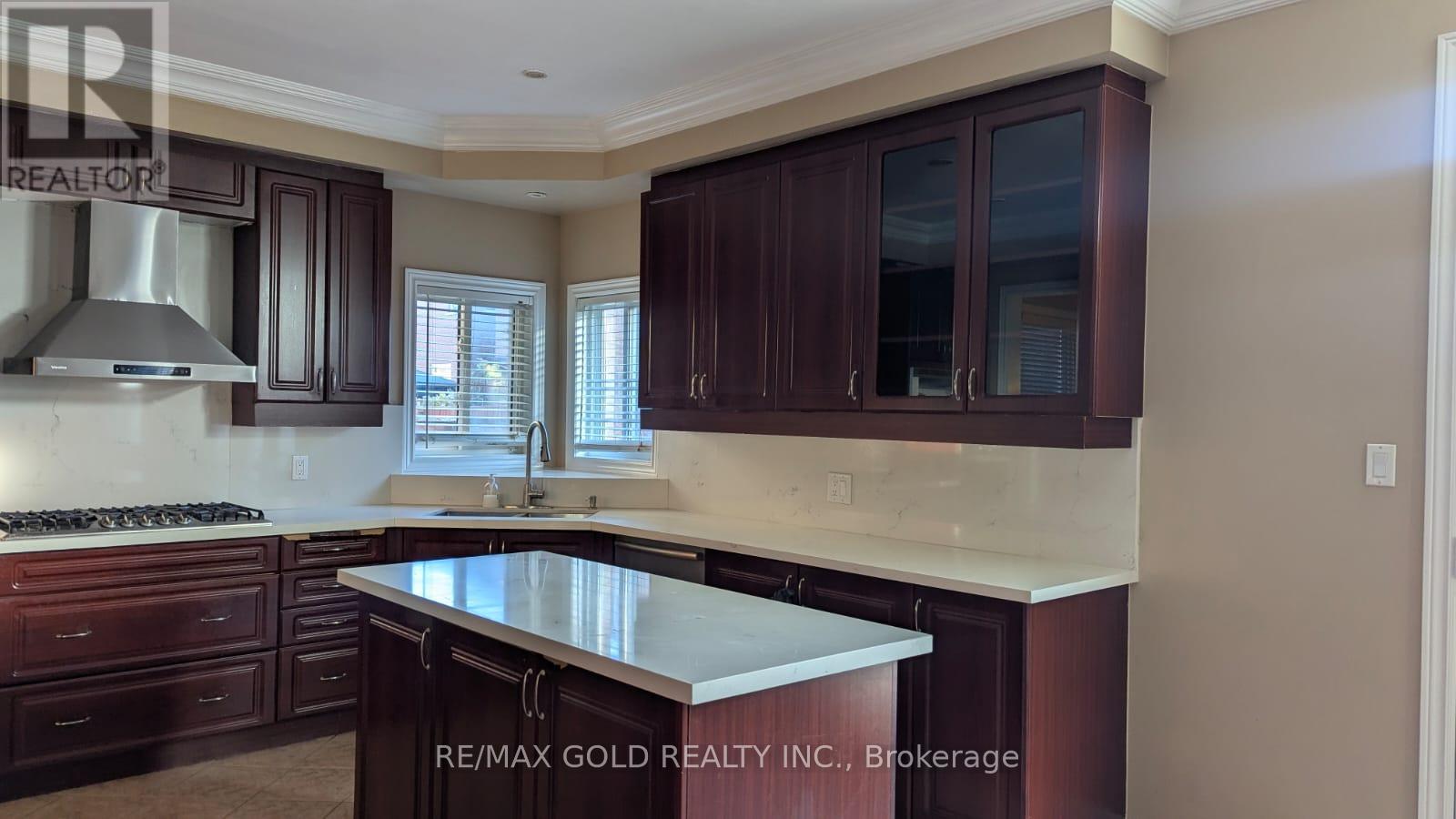 3 Borneo Crescent, Brampton, Ontario  L6R 3C7 - Photo 9 - W12480726