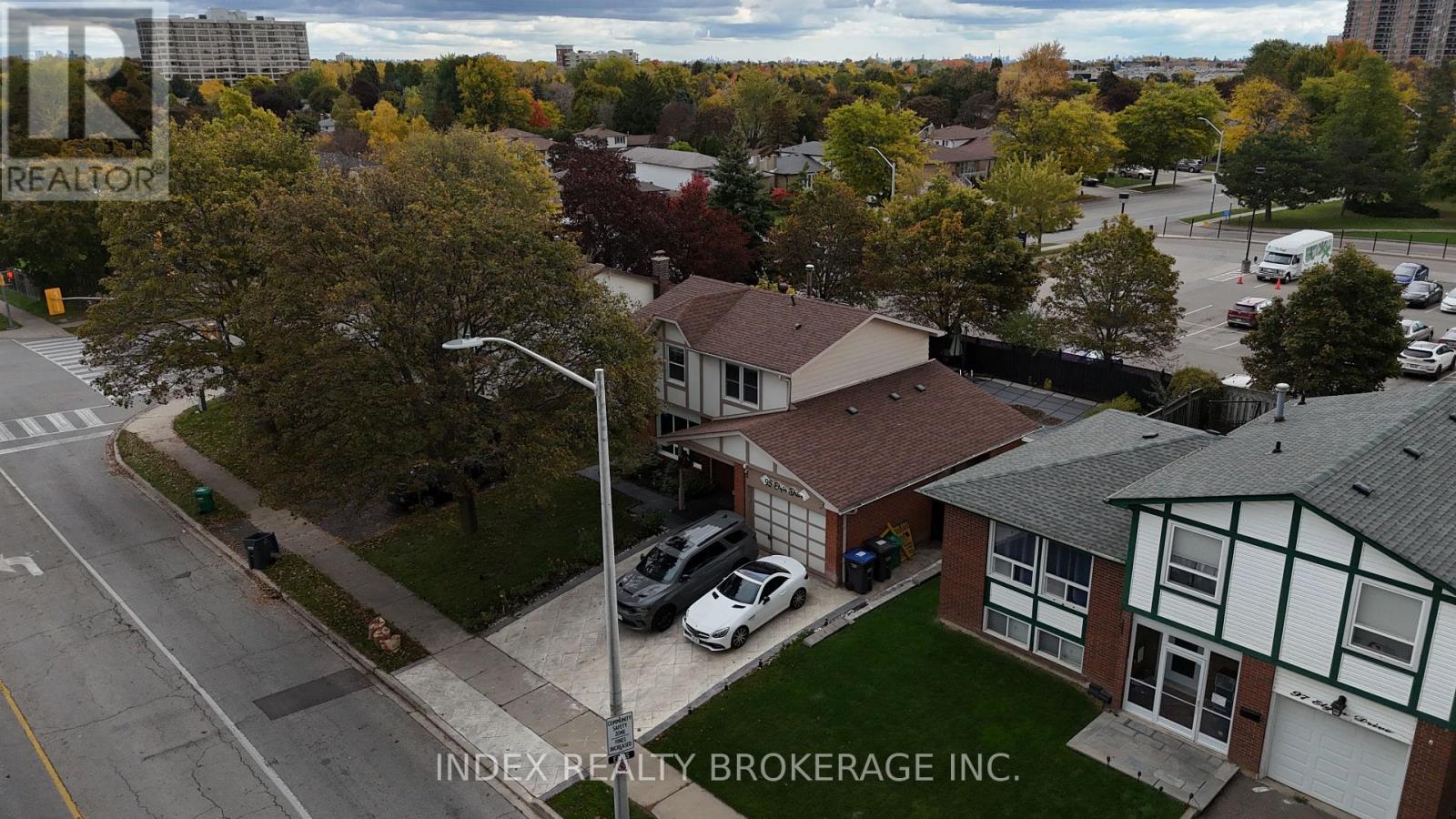 95 Elgin Drive S, Brampton, Ontario  L6Y 2E6 - Photo 3 - W12480727