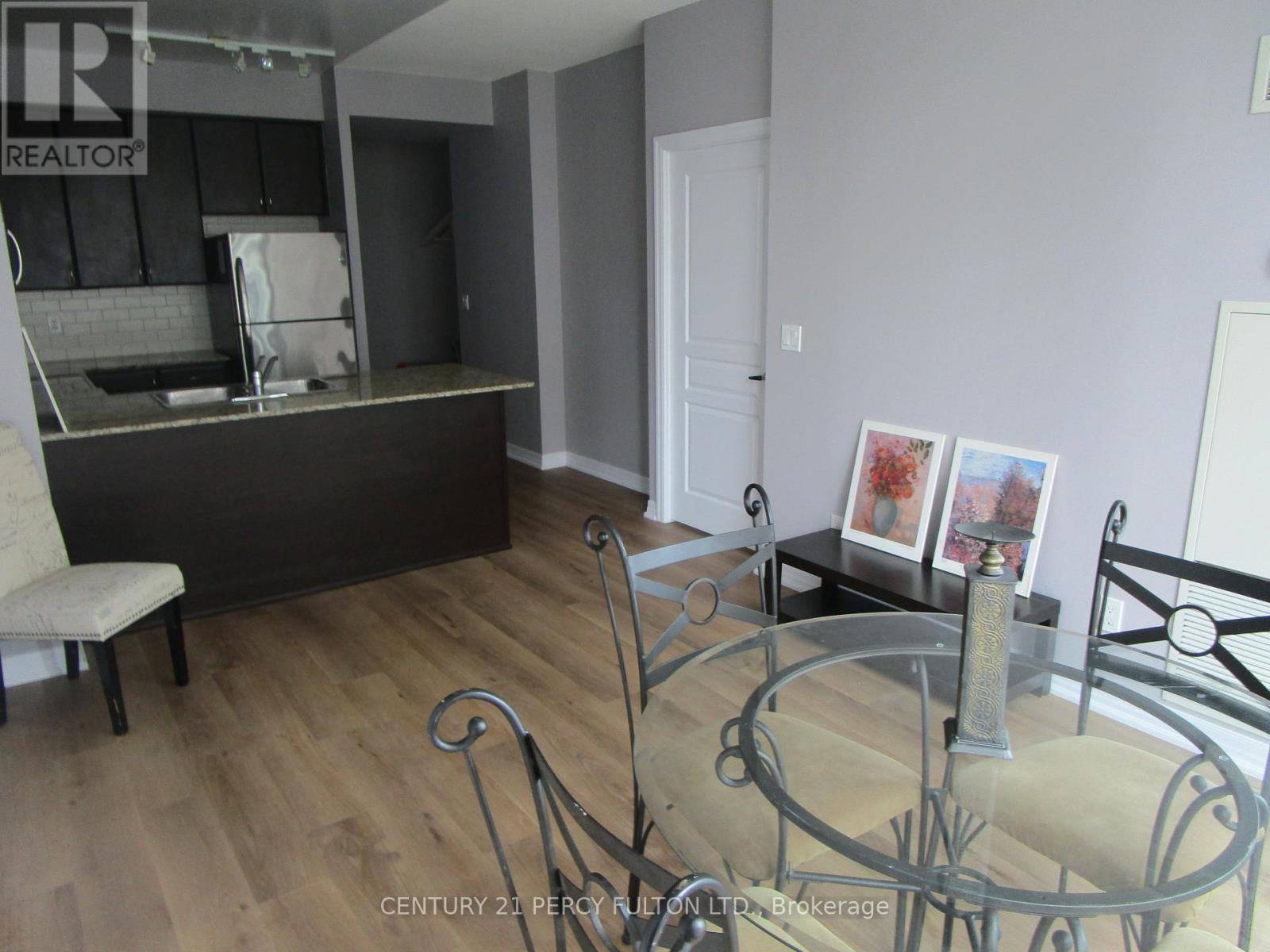 1201 - 225 Webb Drive, Mississauga, Ontario  L5B 4P2 - Photo 5 - W12480746
