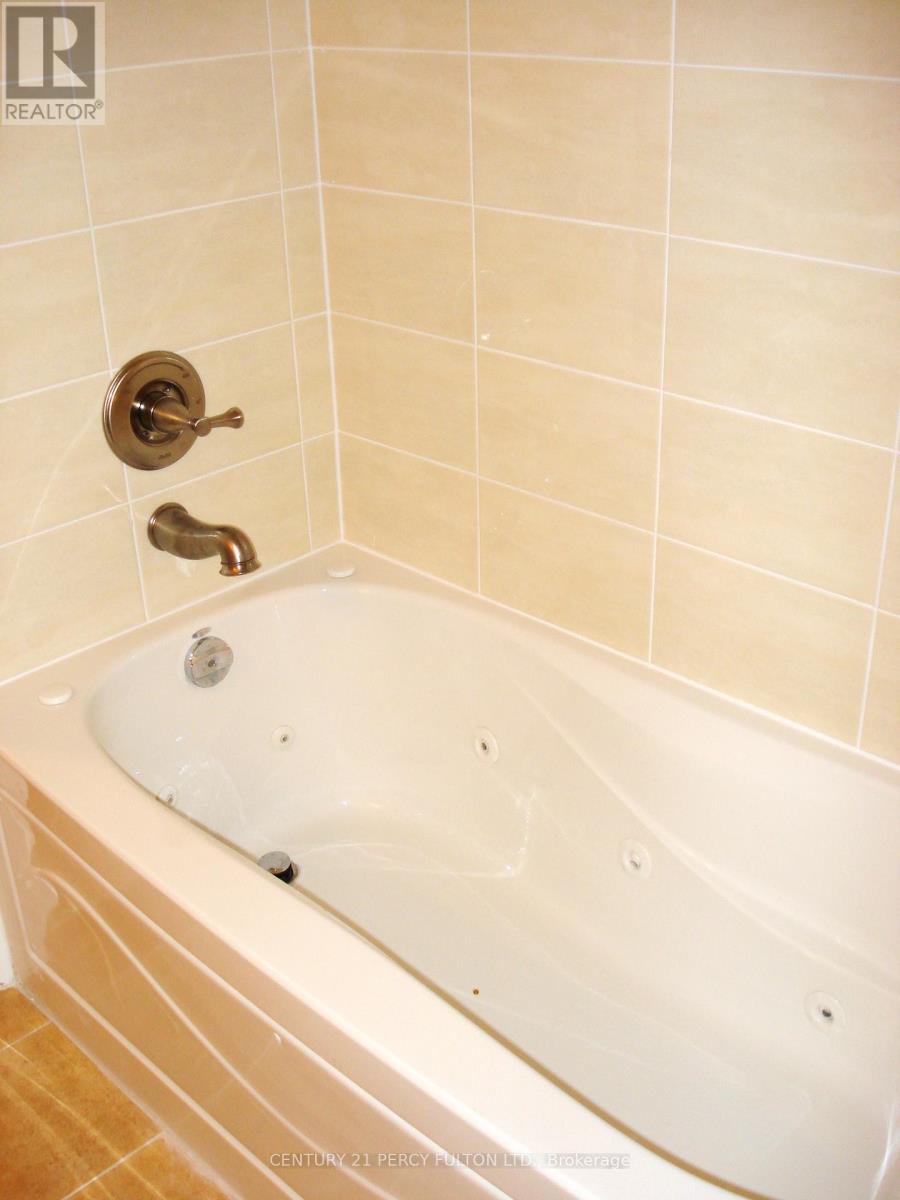 1201 - 225 Webb Drive, Mississauga, Ontario  L5B 4P2 - Photo 9 - W12480746