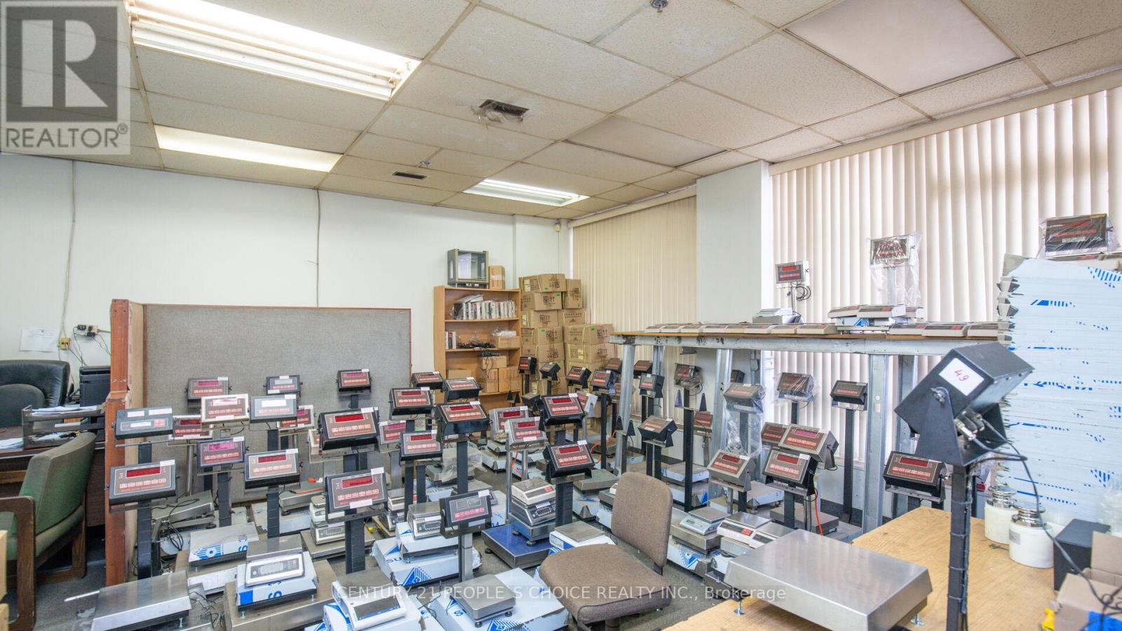697 Petrolia Road, Toronto, Ontario  M3J 2N6 - Photo 10 - W12480750