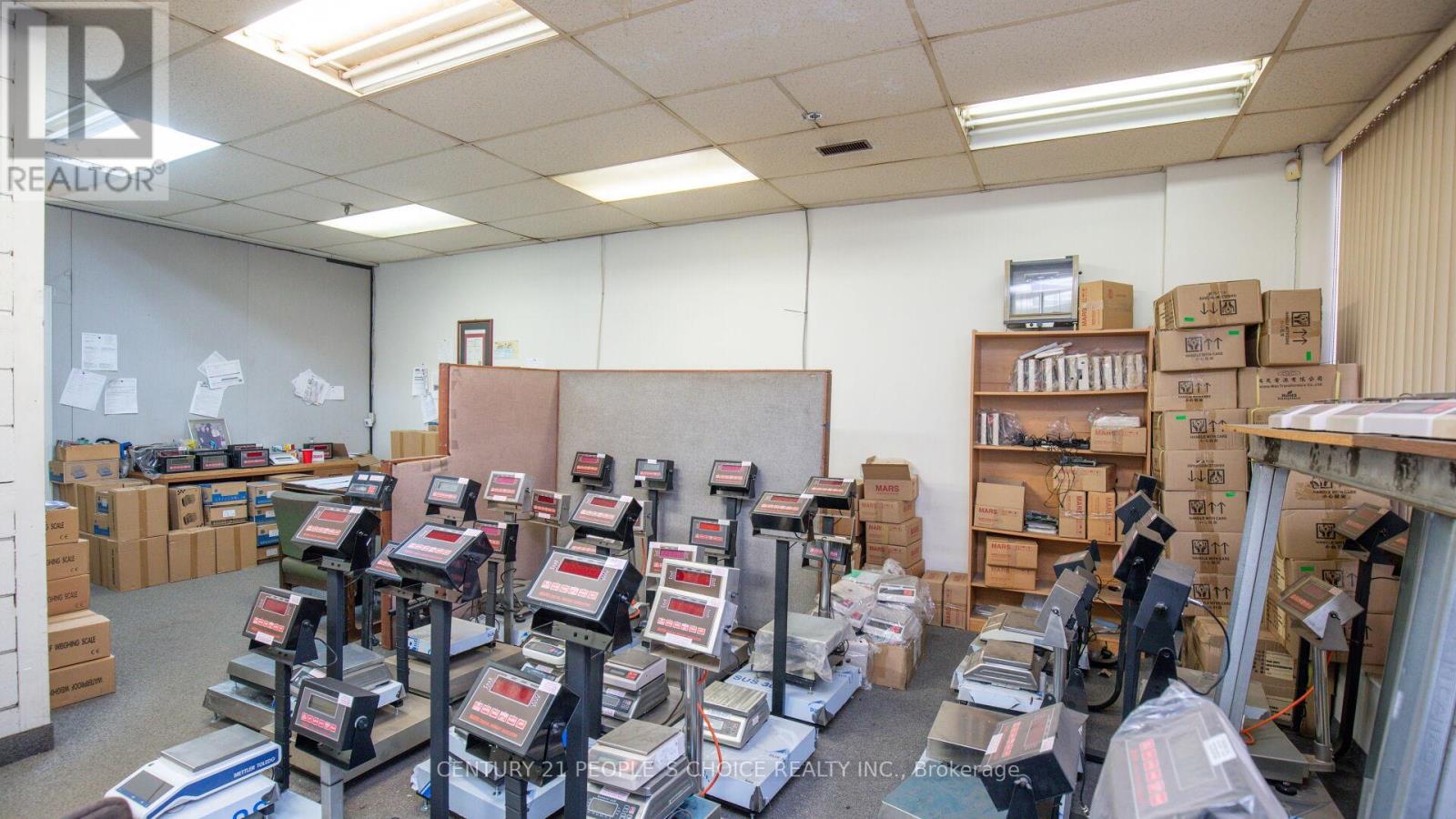 697 Petrolia Road, Toronto, Ontario  M3J 2N6 - Photo 13 - W12480750