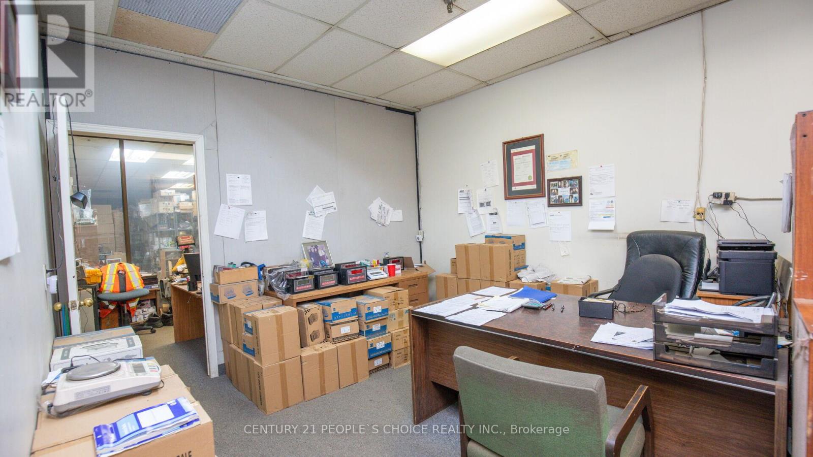 697 Petrolia Road, Toronto, Ontario  M3J 2N6 - Photo 14 - W12480750