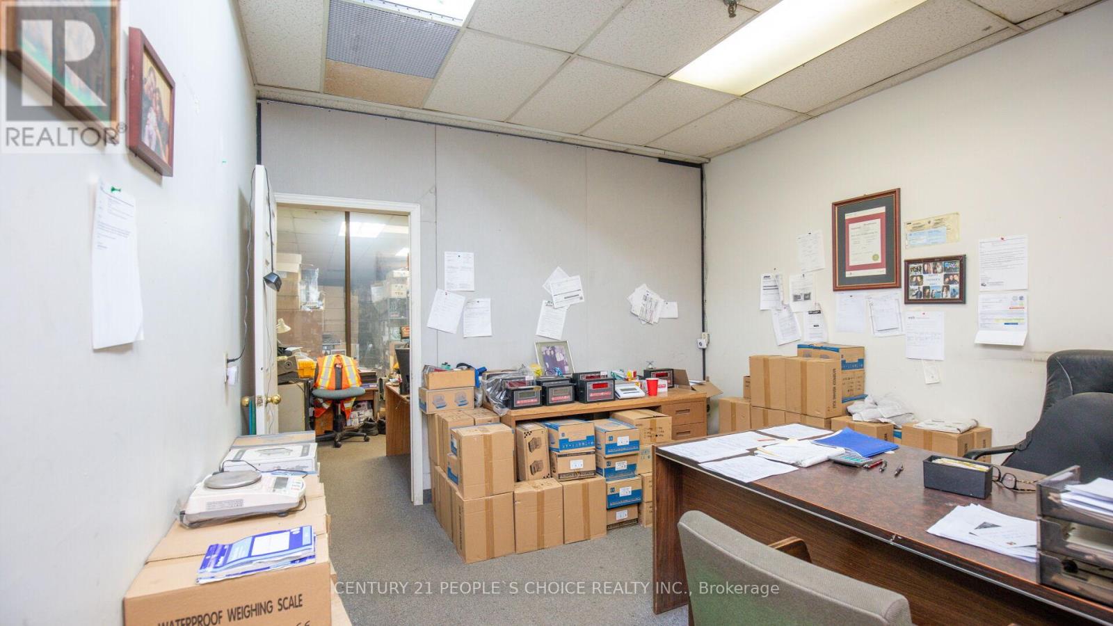 697 Petrolia Road, Toronto, Ontario  M3J 2N6 - Photo 15 - W12480750