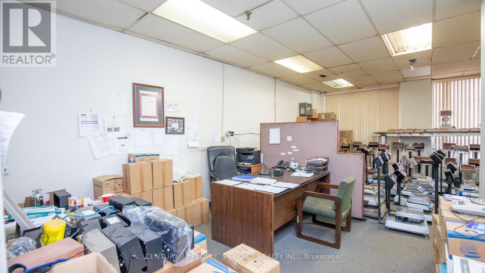 697 Petrolia Road, Toronto, Ontario  M3J 2N6 - Photo 16 - W12480750
