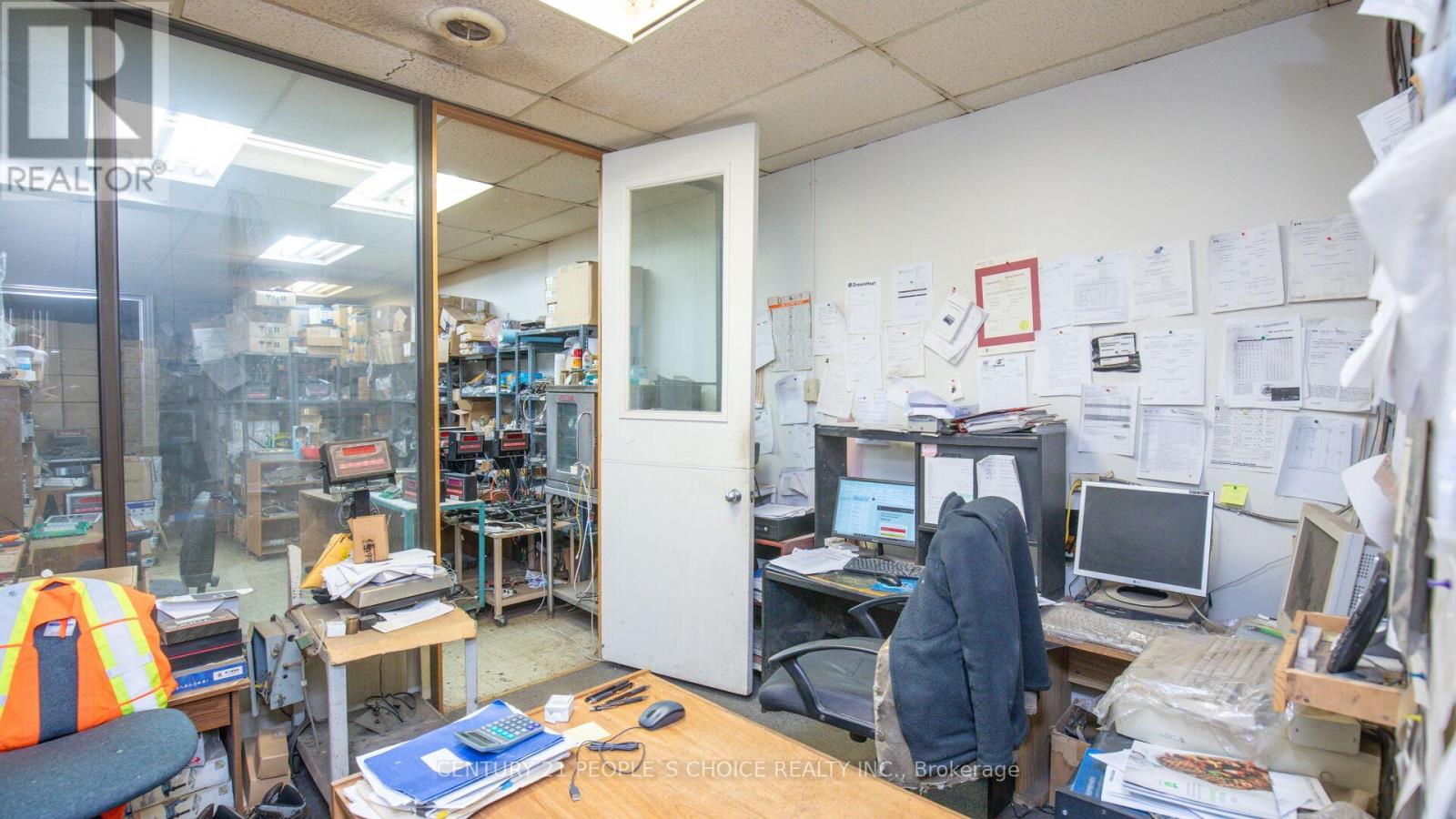 697 Petrolia Road, Toronto, Ontario  M3J 2N6 - Photo 20 - W12480750