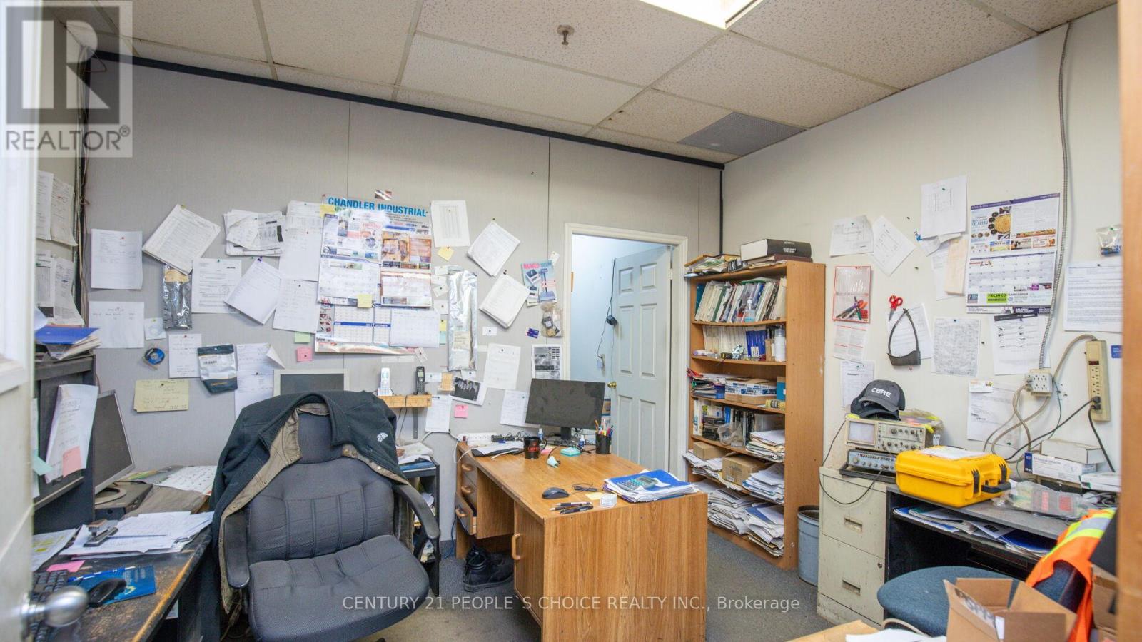 697 Petrolia Road, Toronto, Ontario  M3J 2N6 - Photo 23 - W12480750