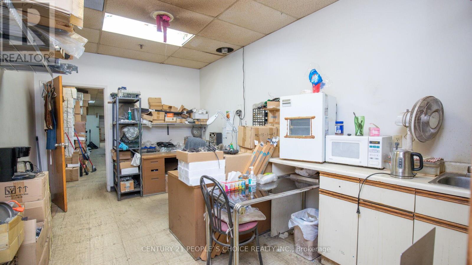 697 Petrolia Road, Toronto, Ontario  M3J 2N6 - Photo 33 - W12480750