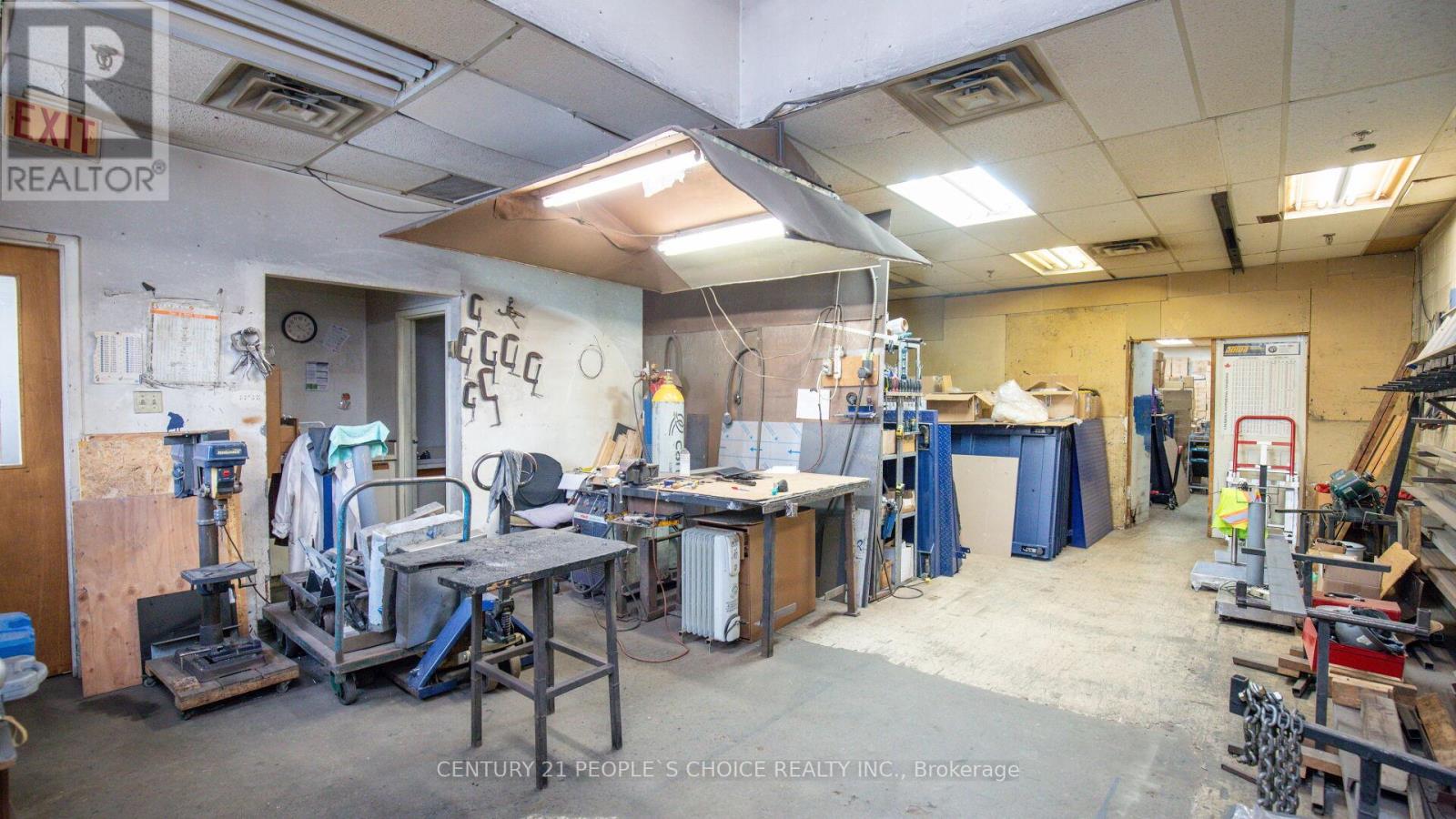 697 Petrolia Road, Toronto, Ontario  M3J 2N6 - Photo 34 - W12480750