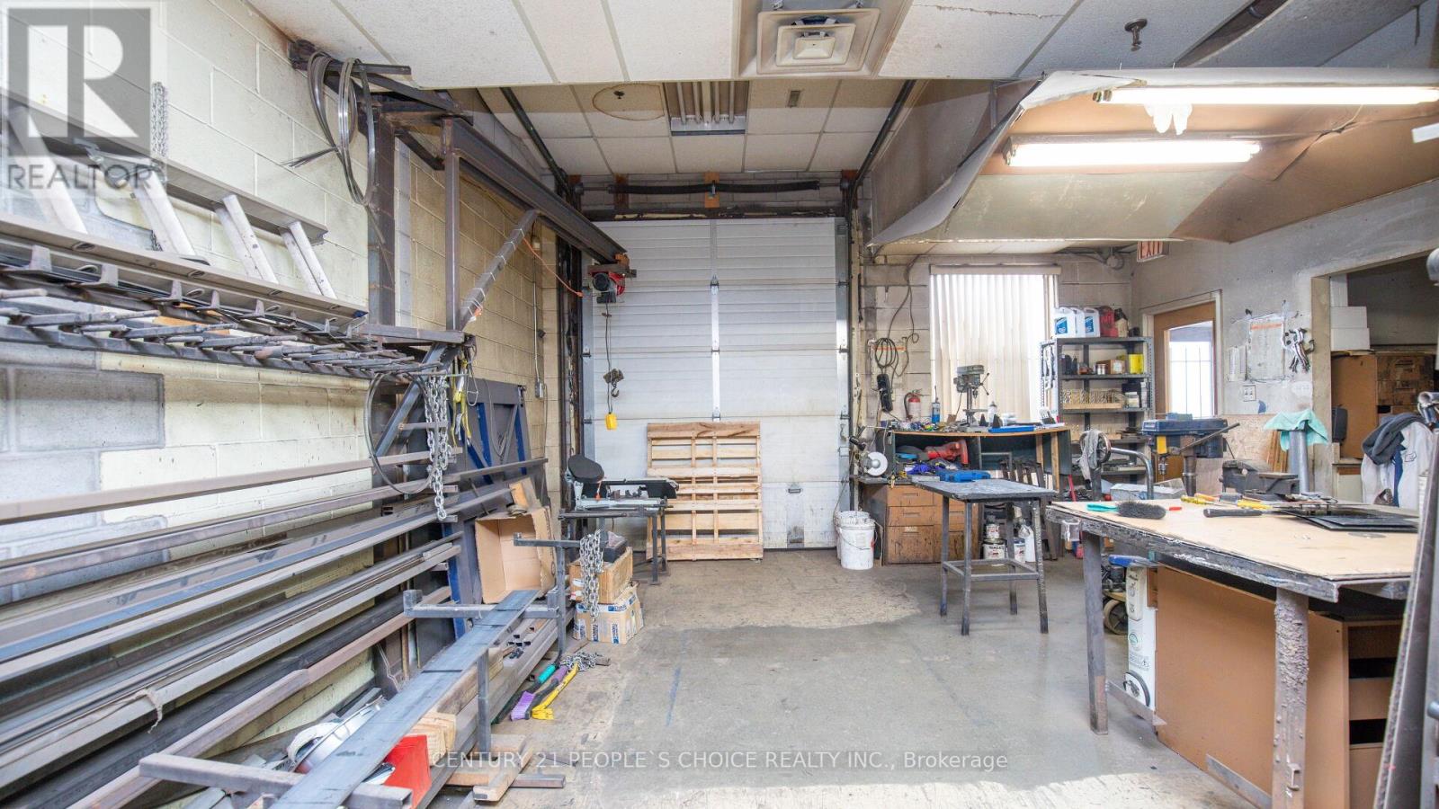 697 Petrolia Road, Toronto, Ontario  M3J 2N6 - Photo 35 - W12480750