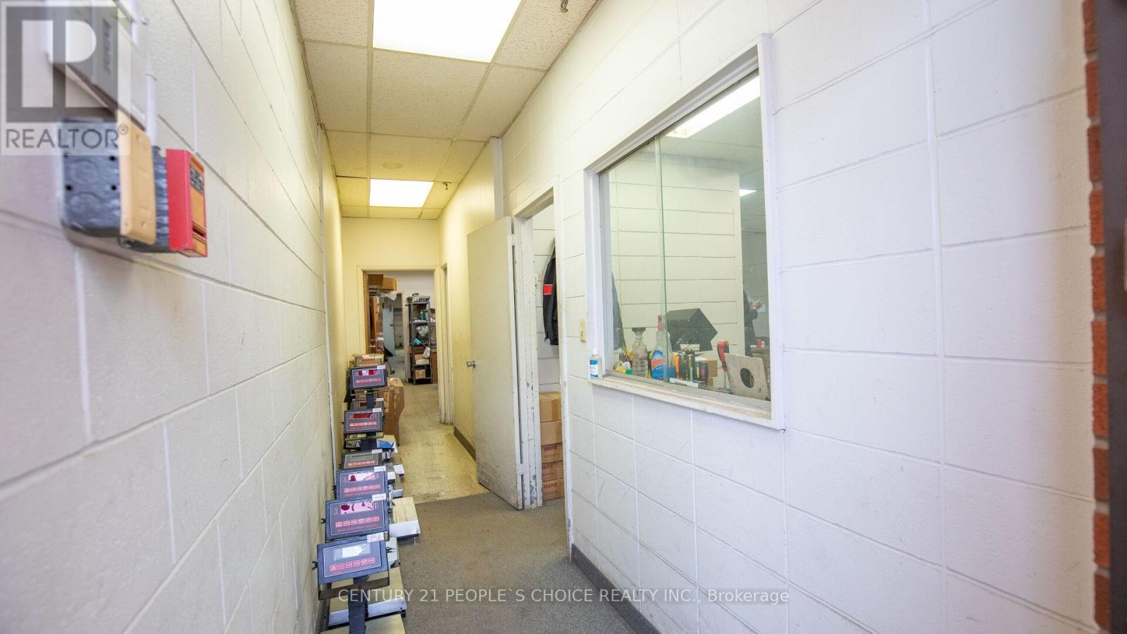 697 Petrolia Road, Toronto, Ontario  M3J 2N6 - Photo 7 - W12480750