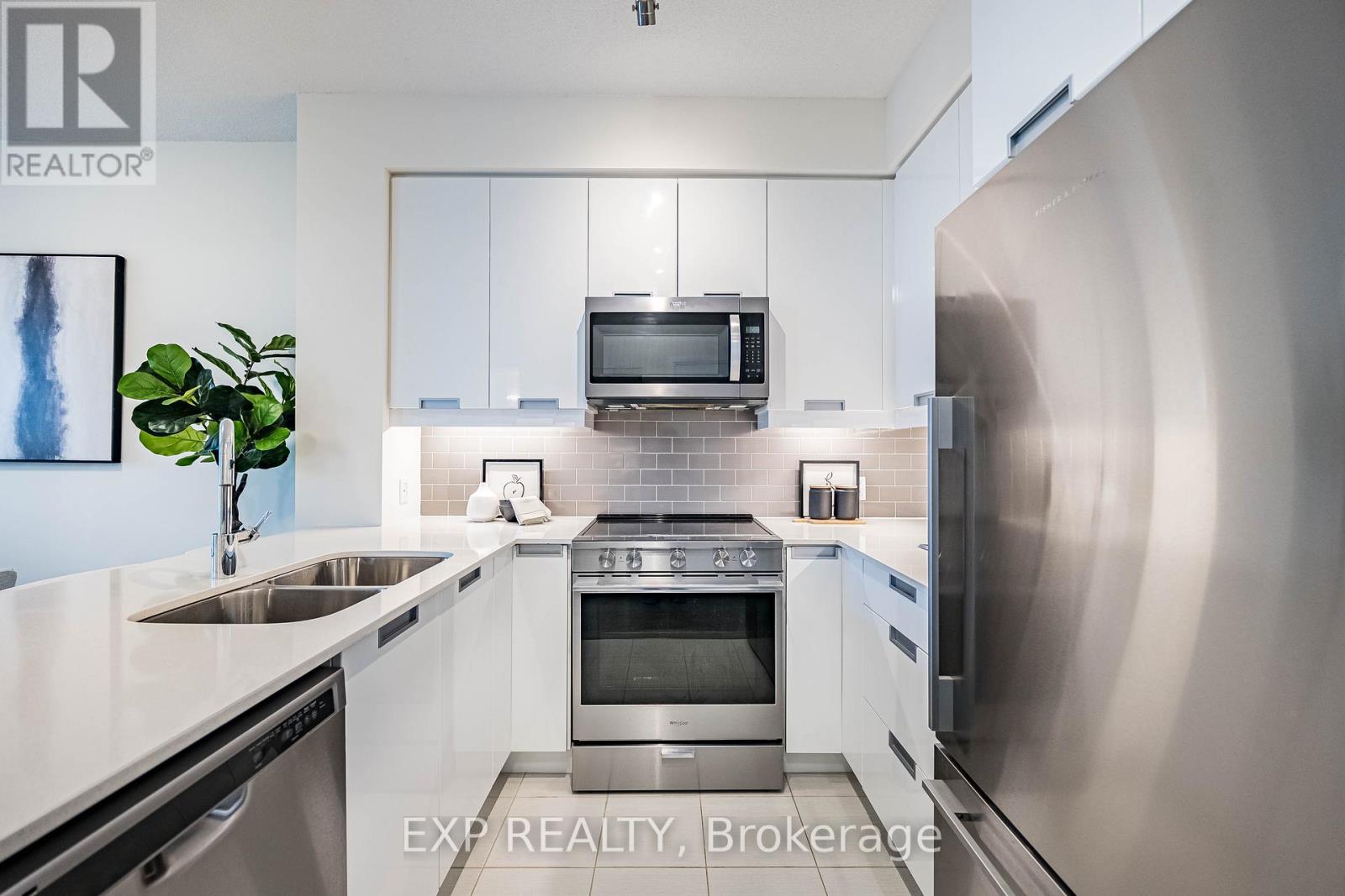 605 - 65 Watergarden Drive, Mississauga, Ontario  L5R 0G8 - Photo 22 - W12480778