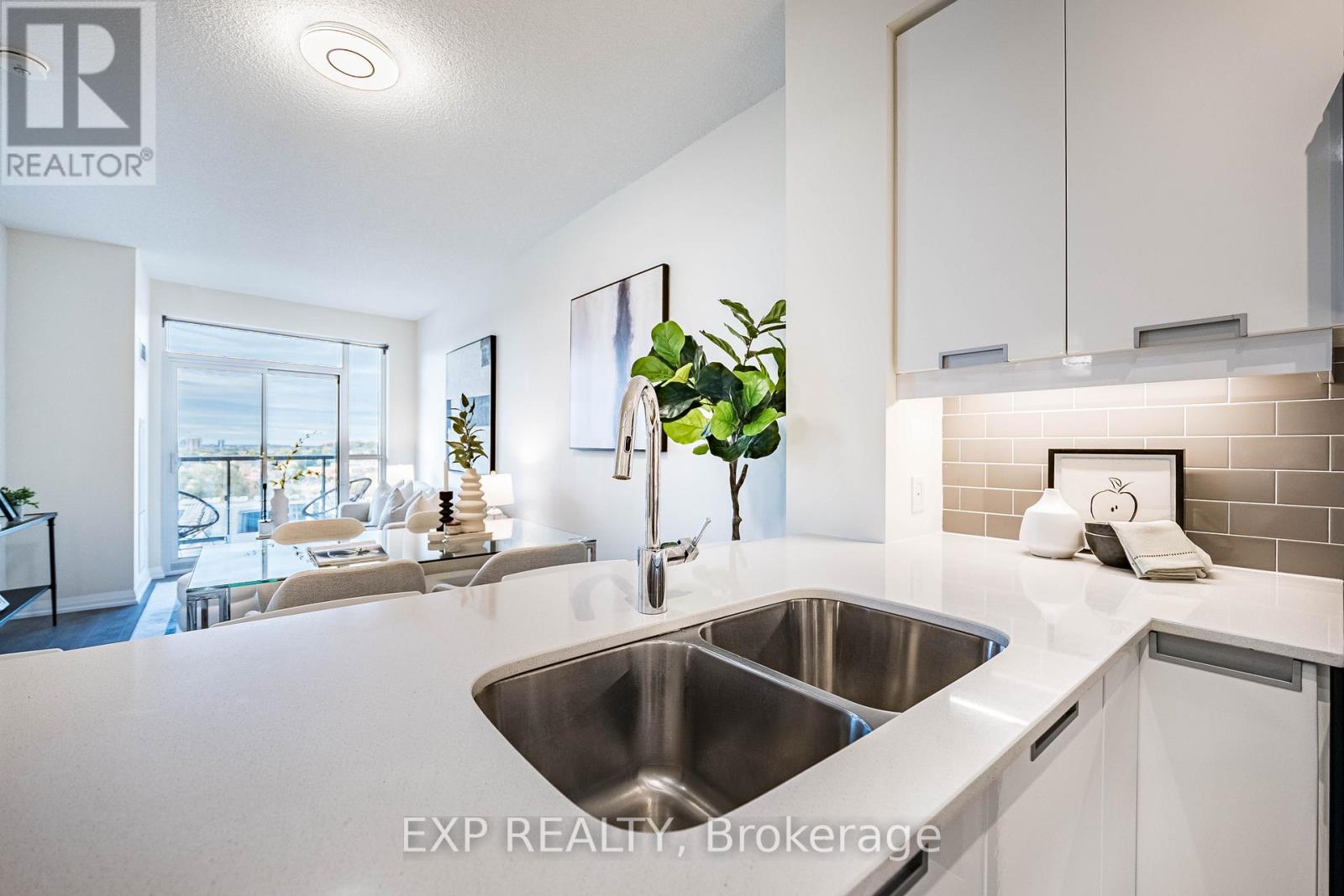 605 - 65 Watergarden Drive, Mississauga, Ontario  L5R 0G8 - Photo 24 - W12480778