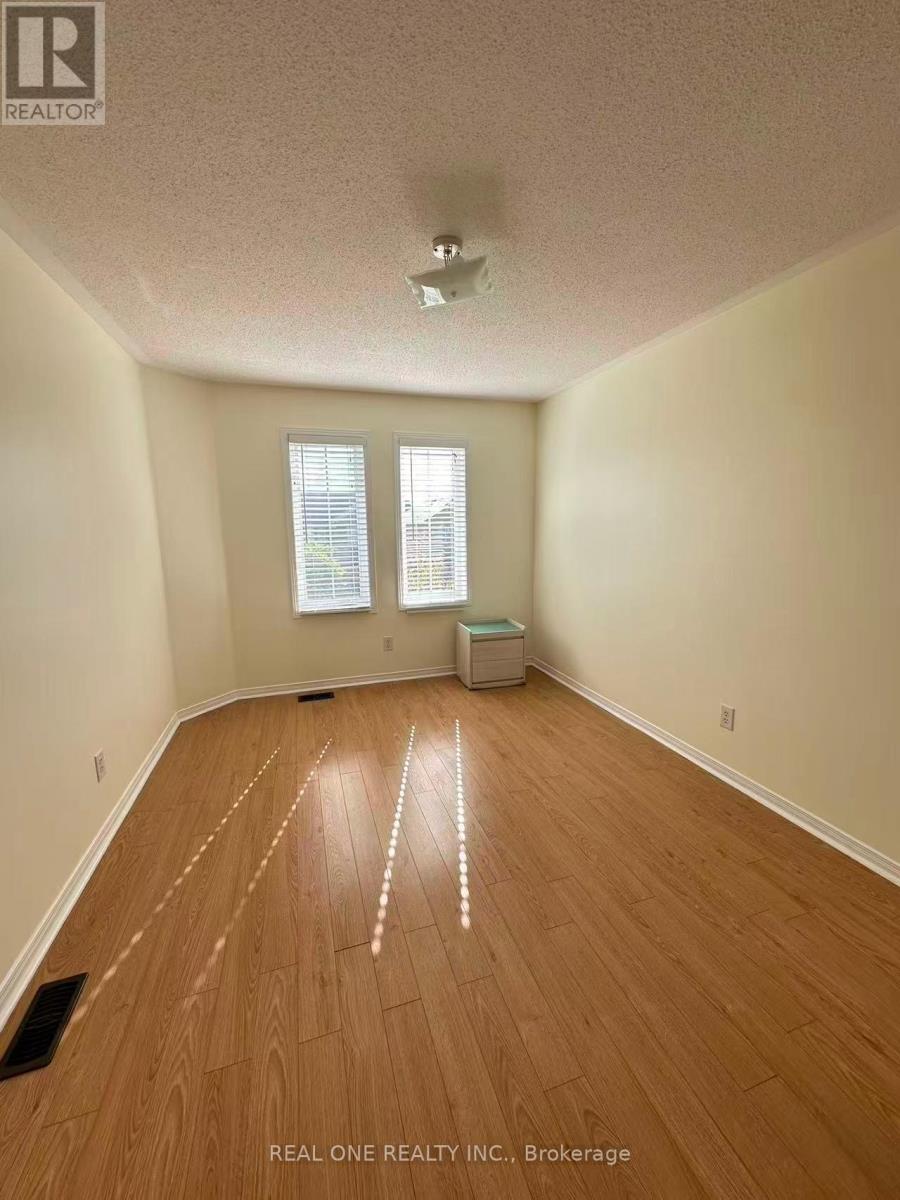 3829 Quiet Creek Drive, Mississauga, Ontario  L5M 8B1 - Photo 13 - W12480787