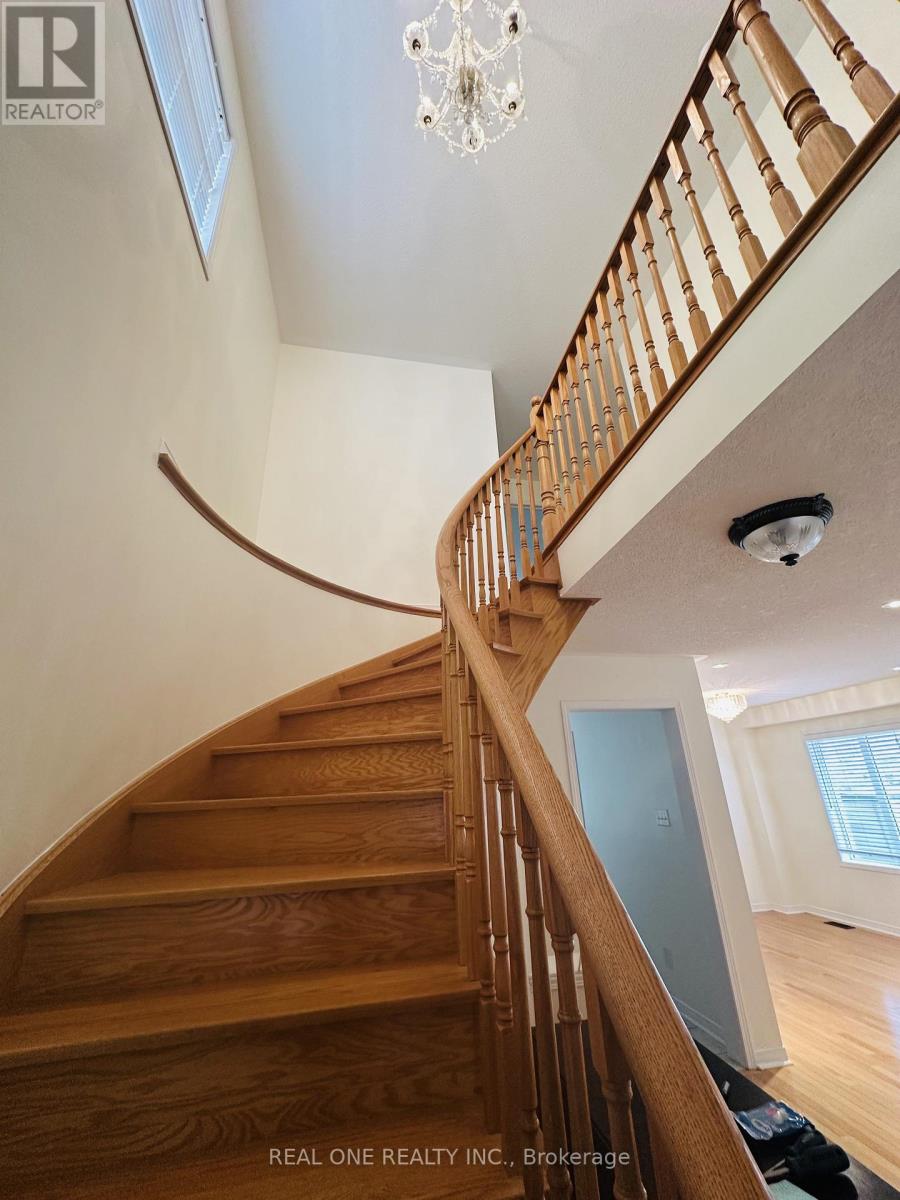 3829 Quiet Creek Drive, Mississauga, Ontario  L5M 8B1 - Photo 3 - W12480787
