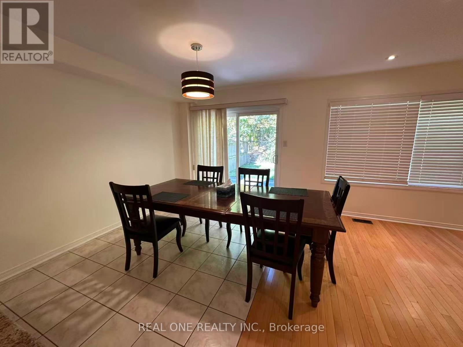 3829 Quiet Creek Drive, Mississauga, Ontario  L5M 8B1 - Photo 5 - W12480787